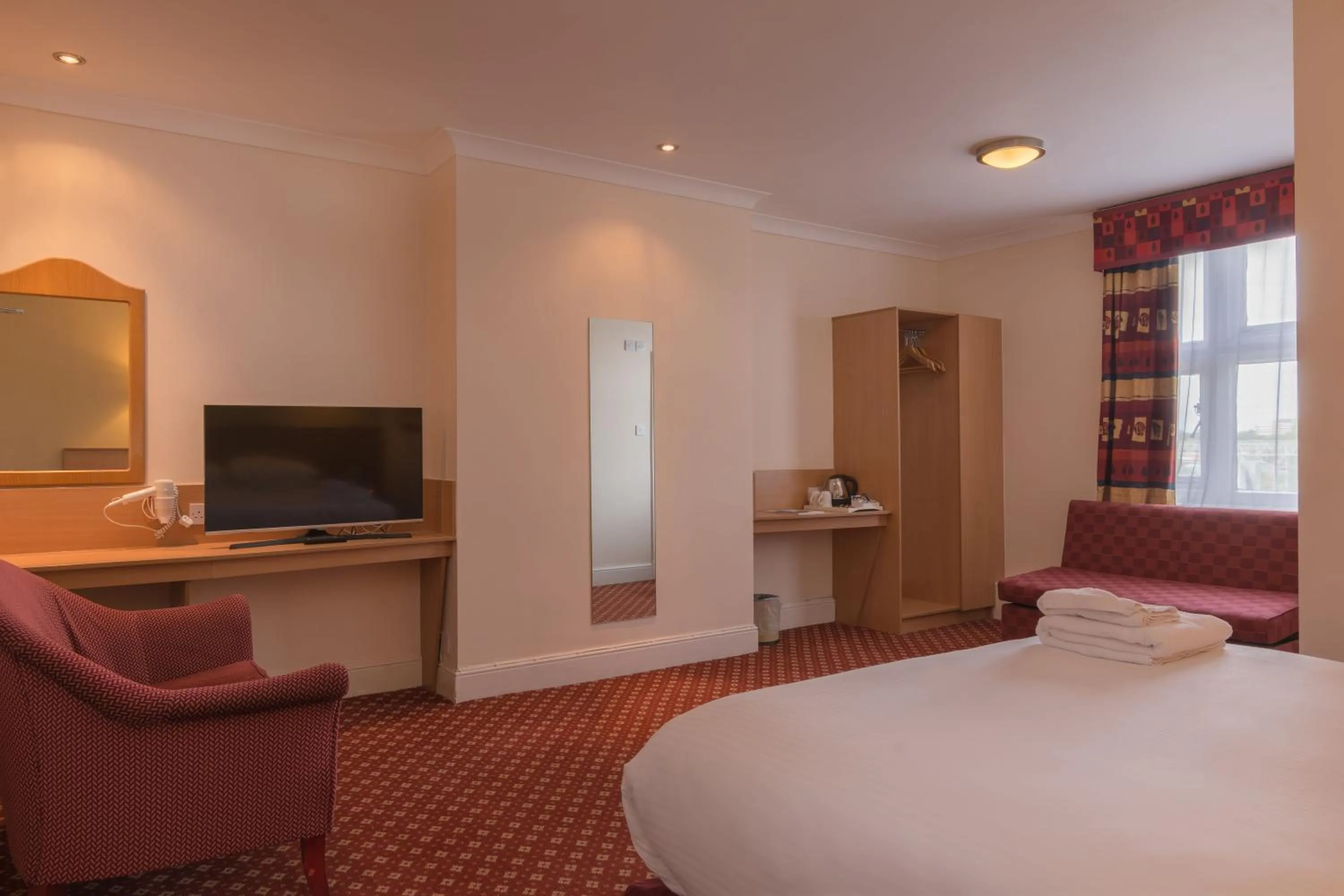 TV and multimedia in Crewe Arms Hotel