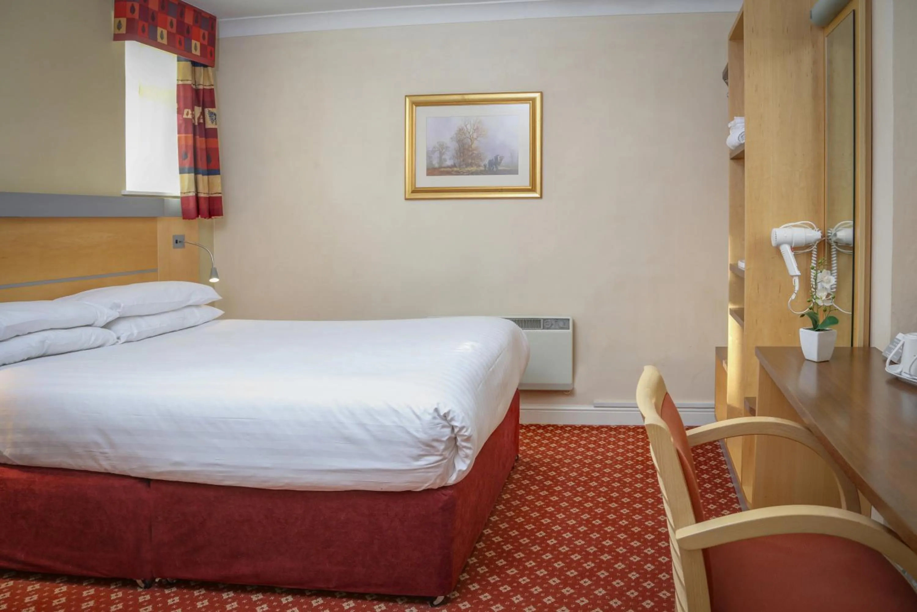 Bedroom in Crewe Arms Hotel