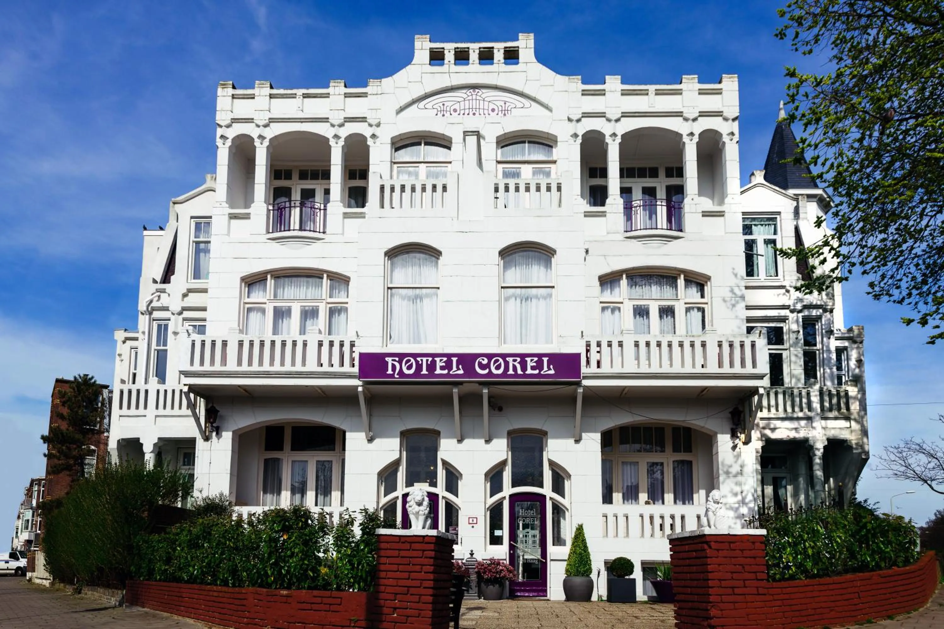 Facade/entrance in Hotel Corel
