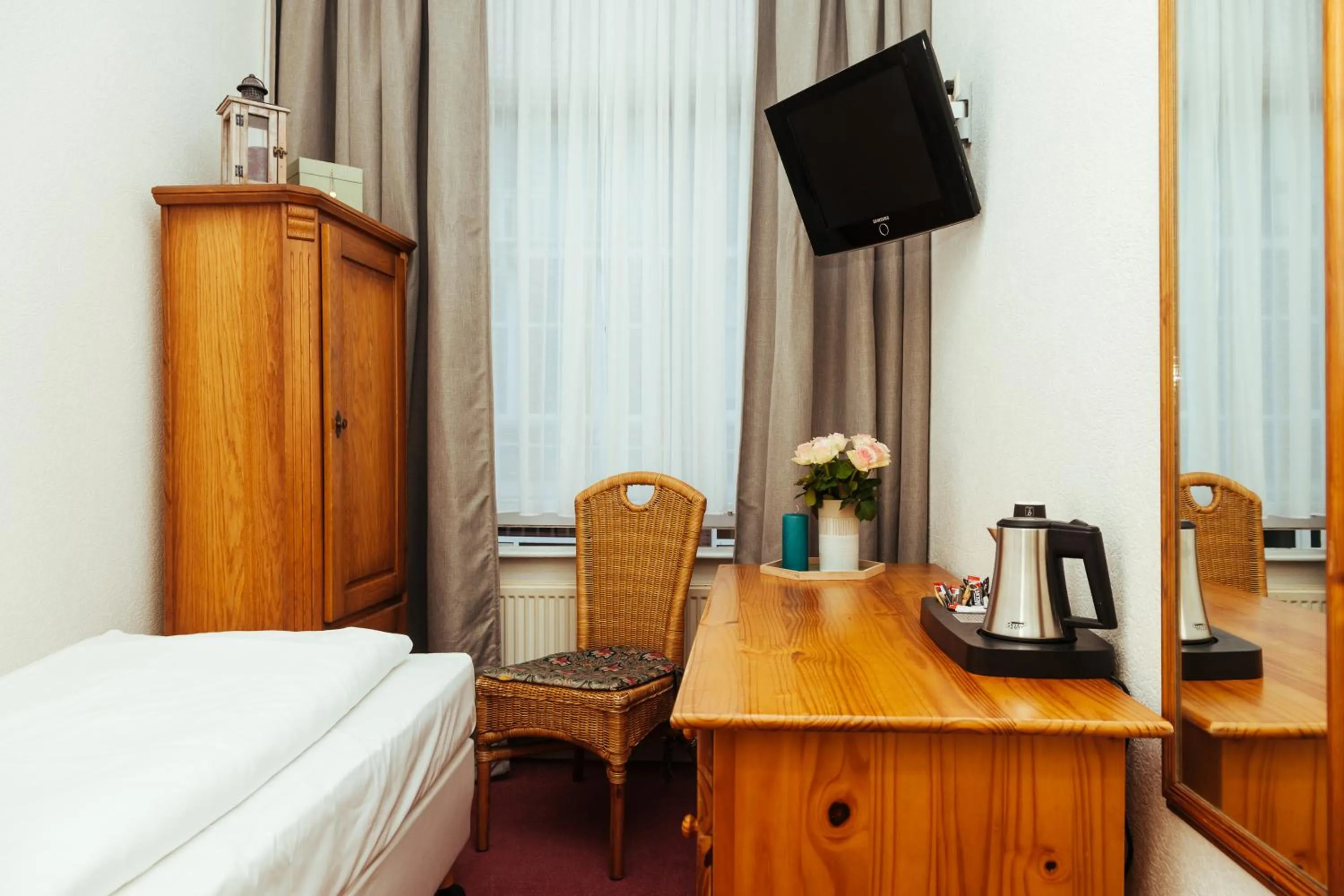 Day, Bed in Hotel Corel