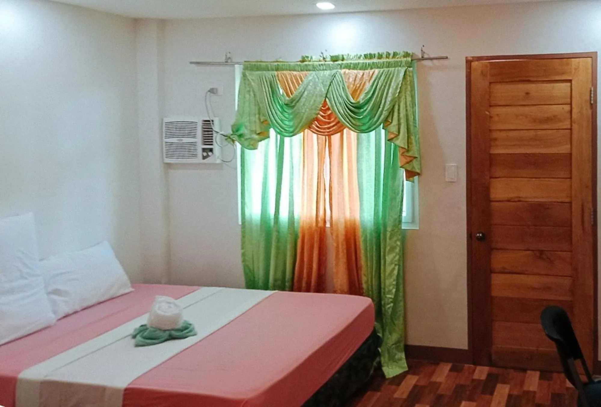 Bed in RedDoorz @ 4ks Pension House Bogo City Cebu