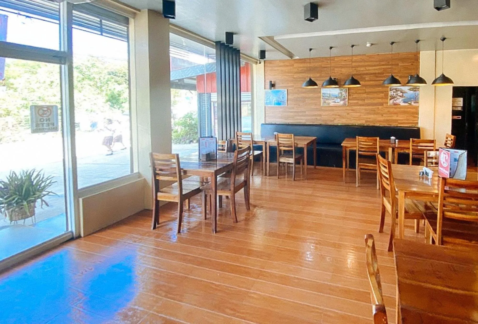 Restaurant/places to eat in RedDoorz @ 4ks Pension House Bogo City Cebu