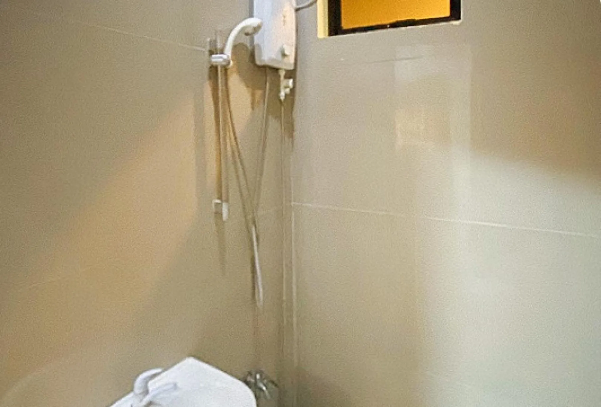 Shower in RedDoorz @ 4ks Pension House Bogo City Cebu