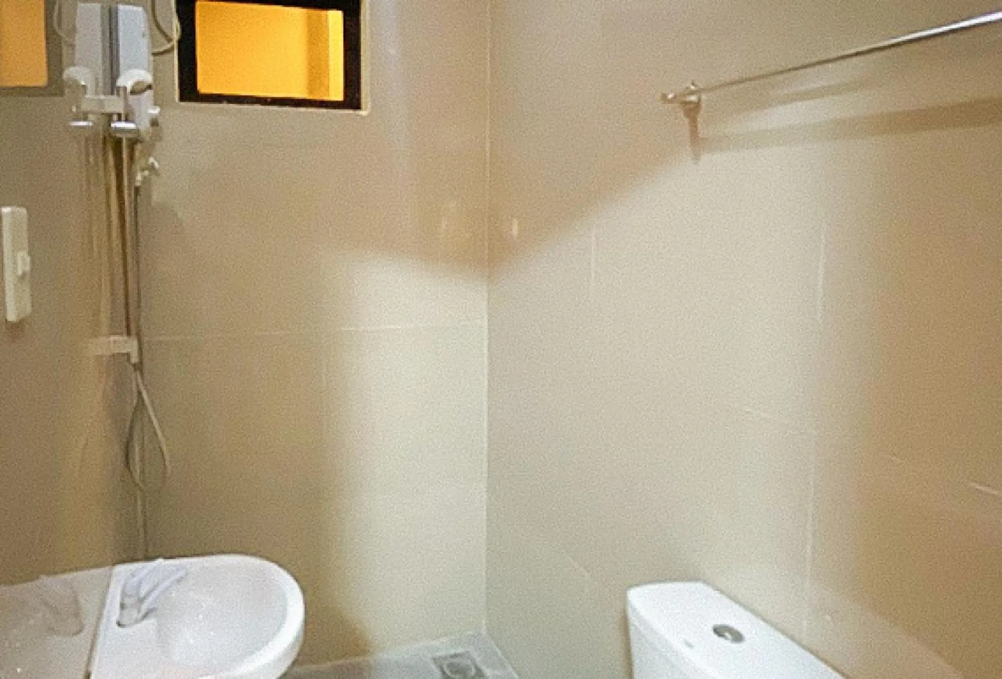 Shower in RedDoorz @ 4ks Pension House Bogo City Cebu