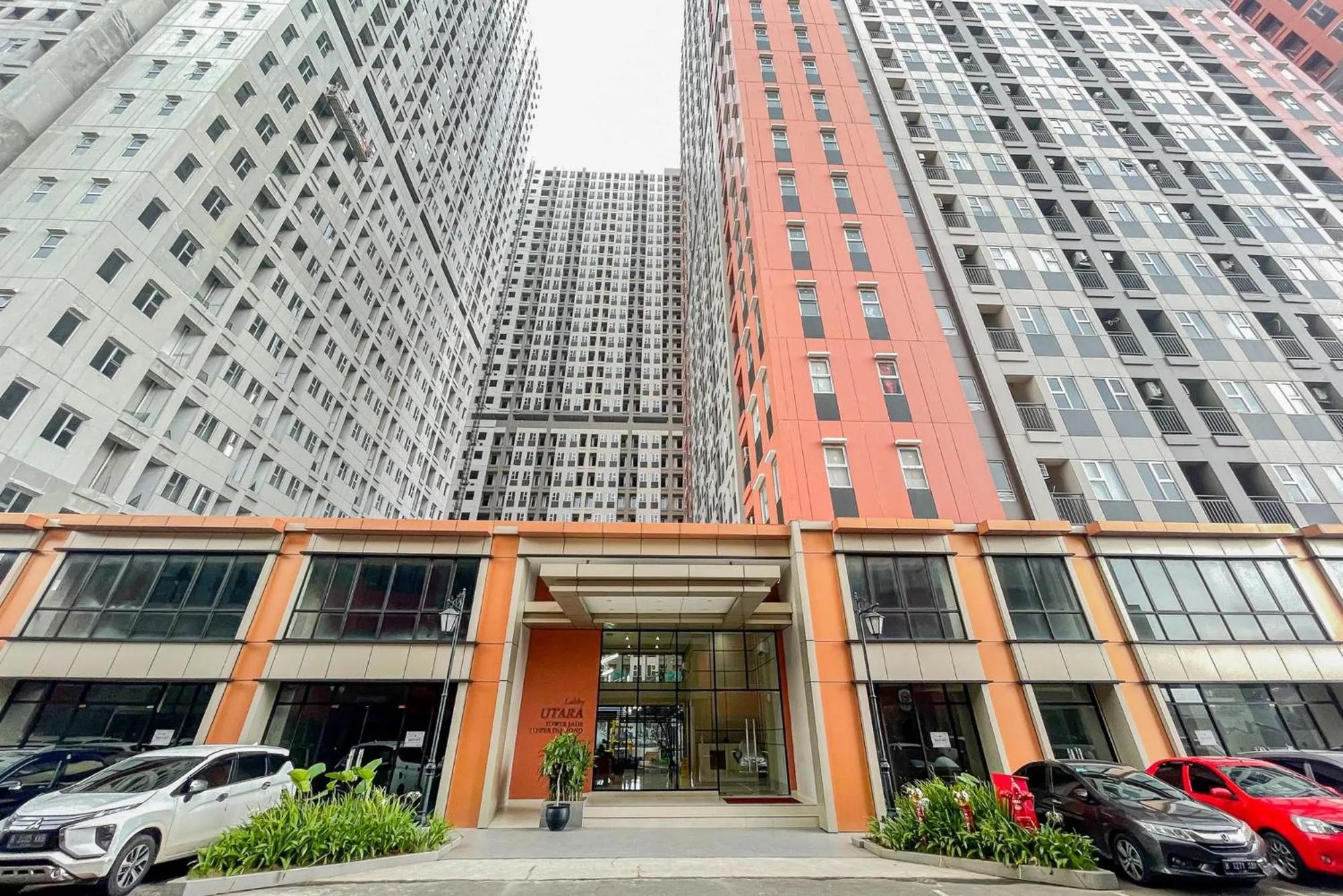 Property building in RedLiving Apartemen Transpark Juanda - Frams Properti Tower Jade with Netflix