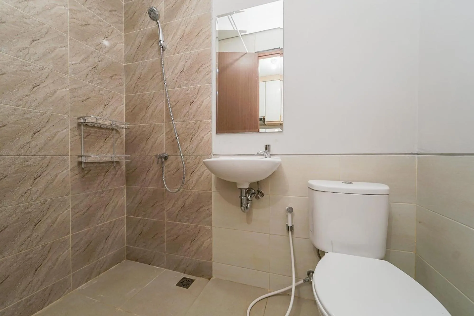 Shower in RedLiving Apartemen Transpark Juanda - Frams Properti Tower Jade with Netflix