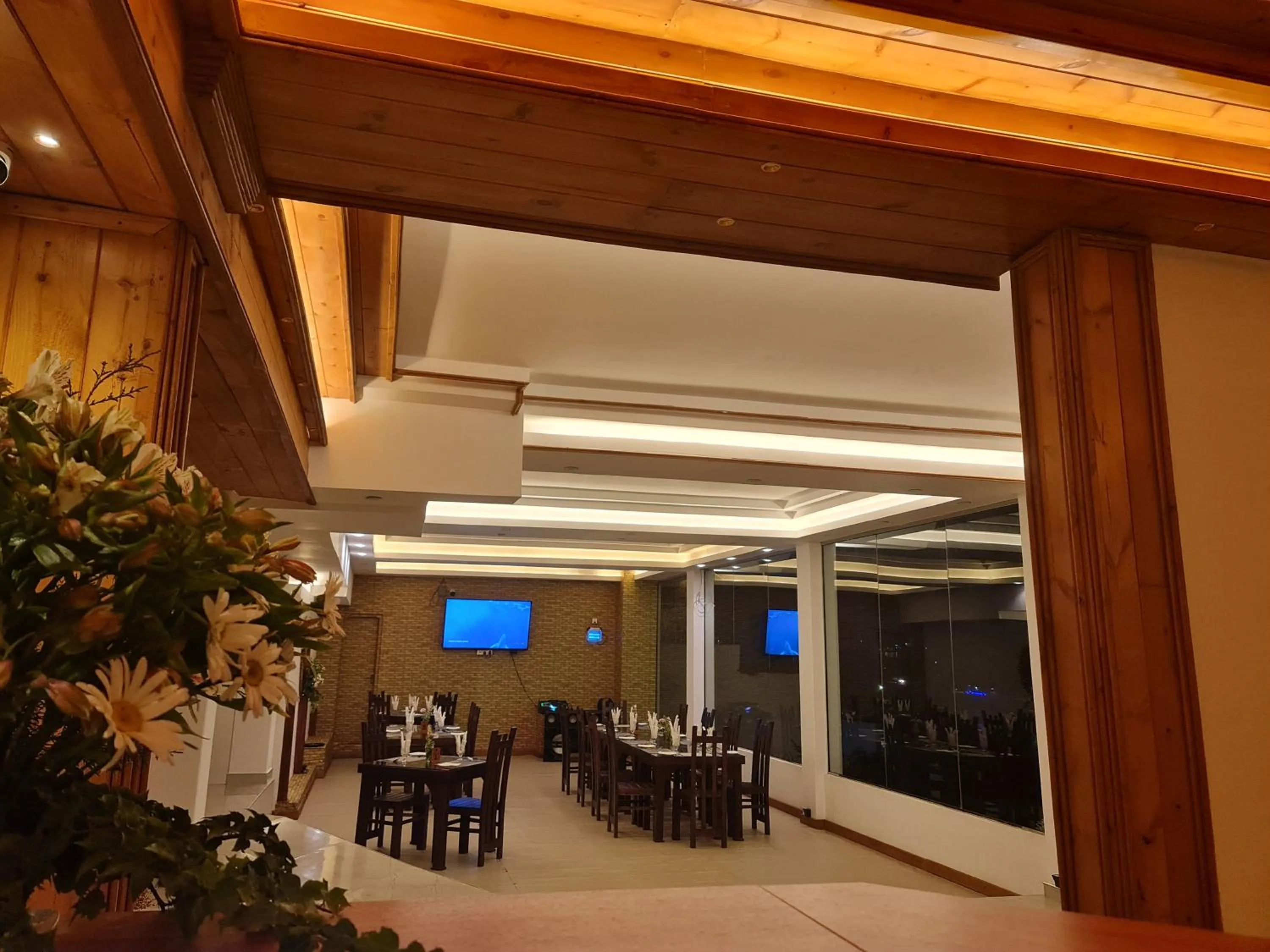 Restaurant/places to eat in Top Rich Hotel Nuwara Eliya