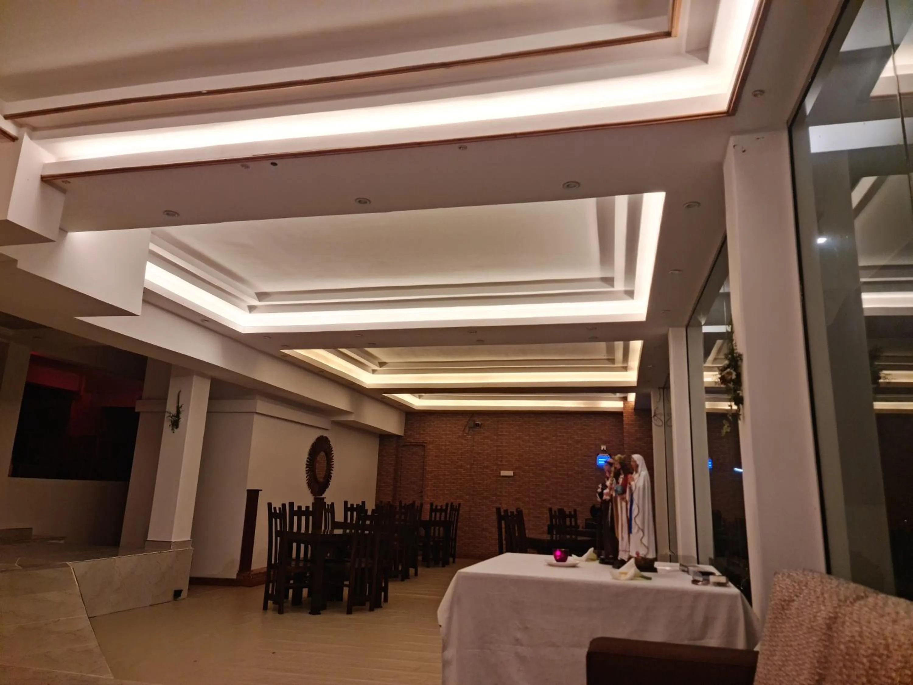 Restaurant/places to eat in Top Rich Hotel Nuwara Eliya