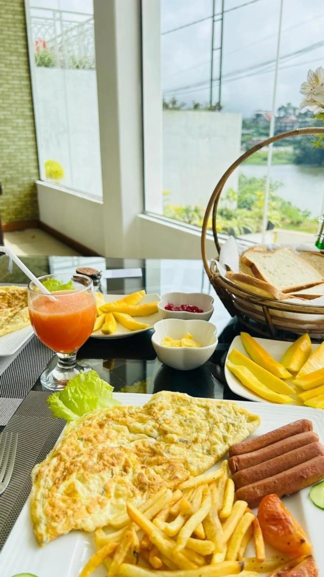 Breakfast in Top Rich Hotel Nuwara Eliya