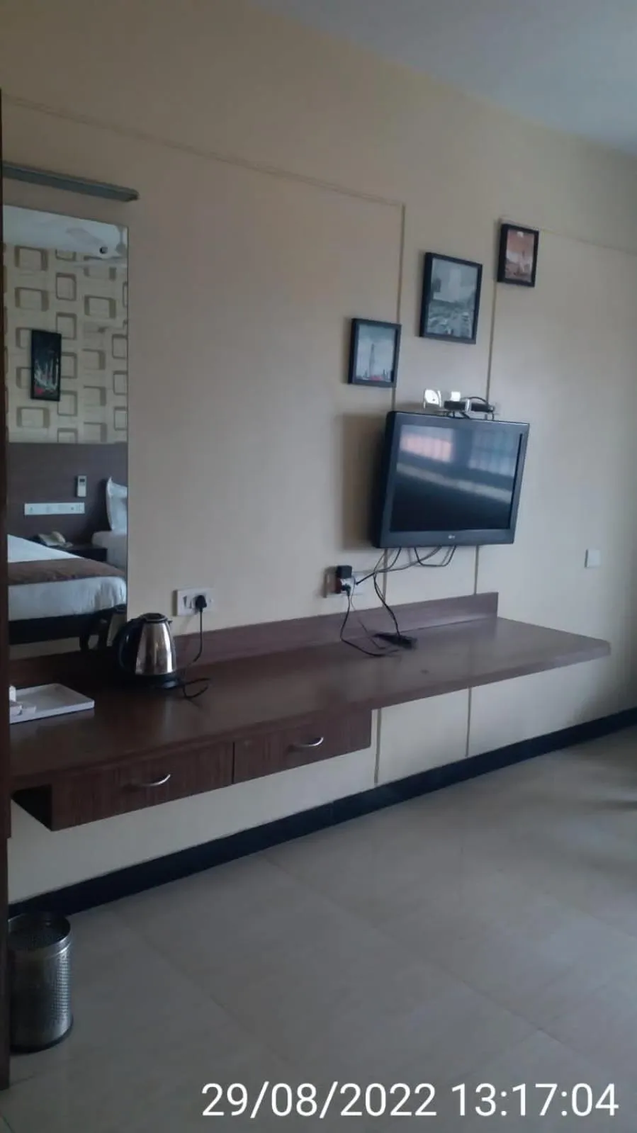 TV and multimedia in Hotel Shiva Grand