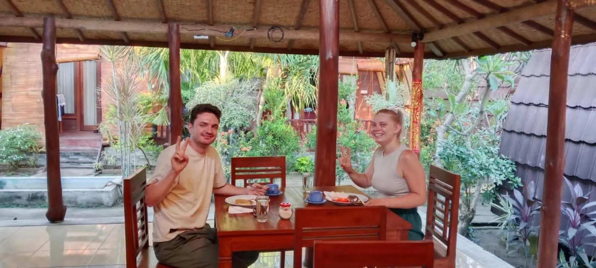 Restaurant/places to eat in Maha Nusa Menjangan