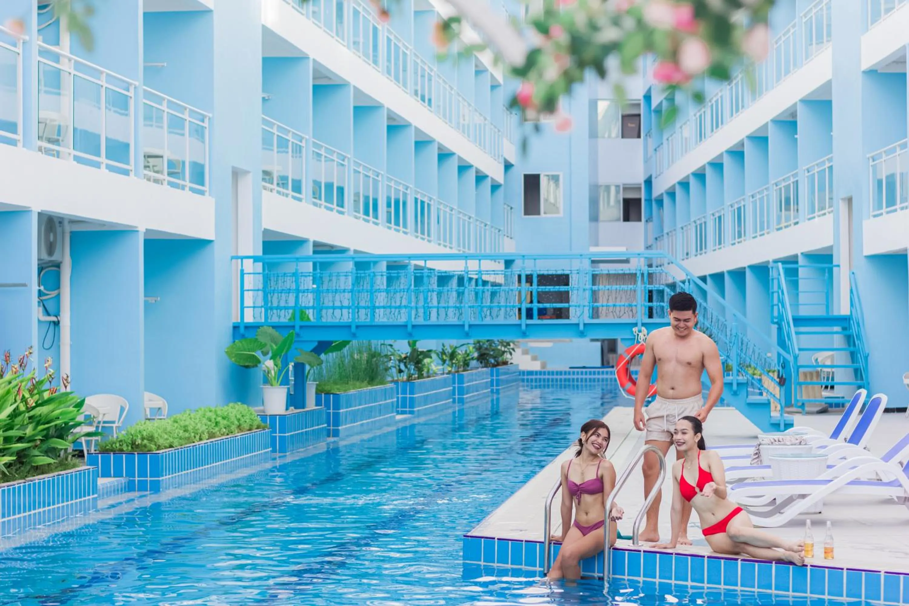 Swimming pool in Bohol Dolphin Bay Resort