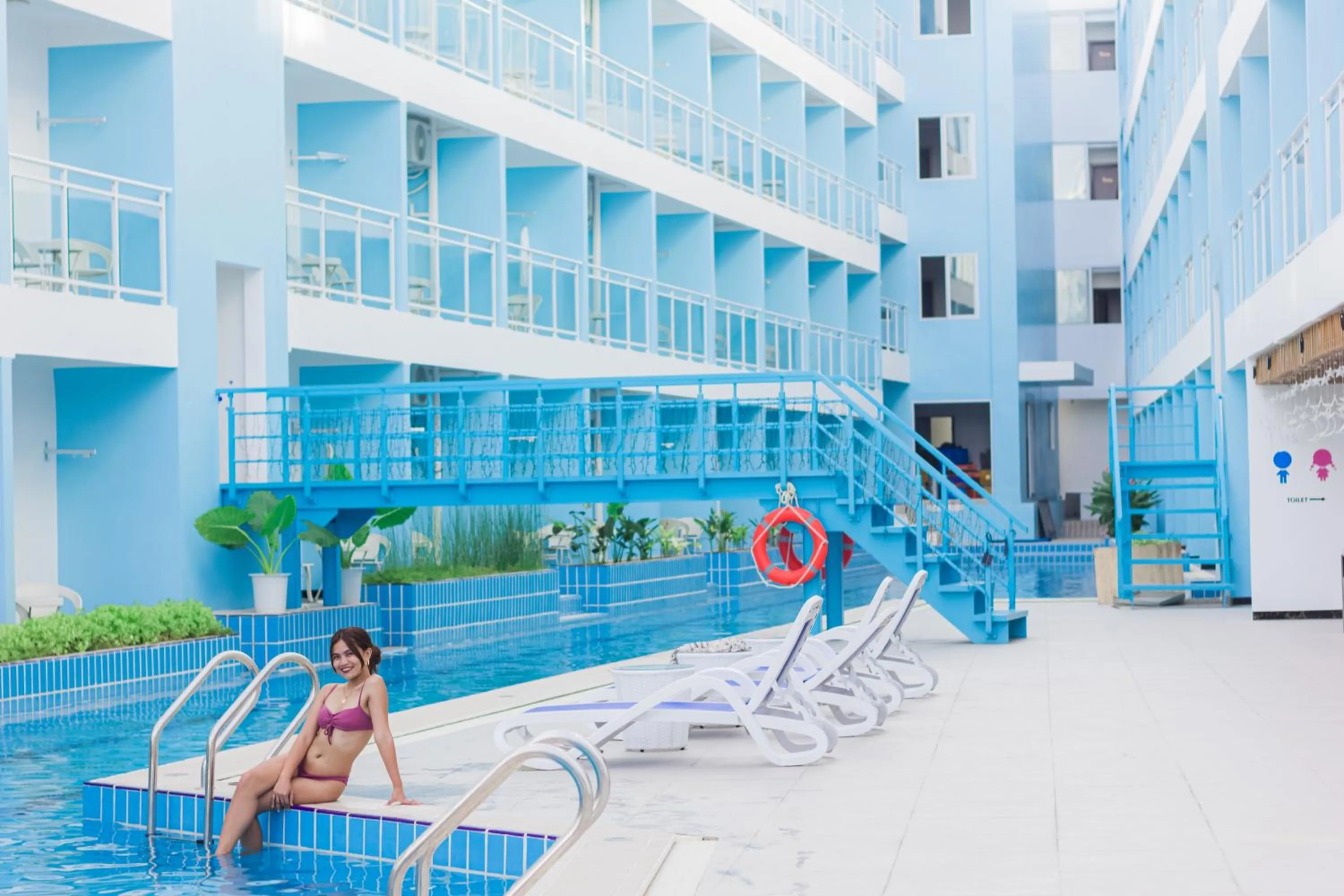 Swimming pool in Bohol Dolphin Bay Resort