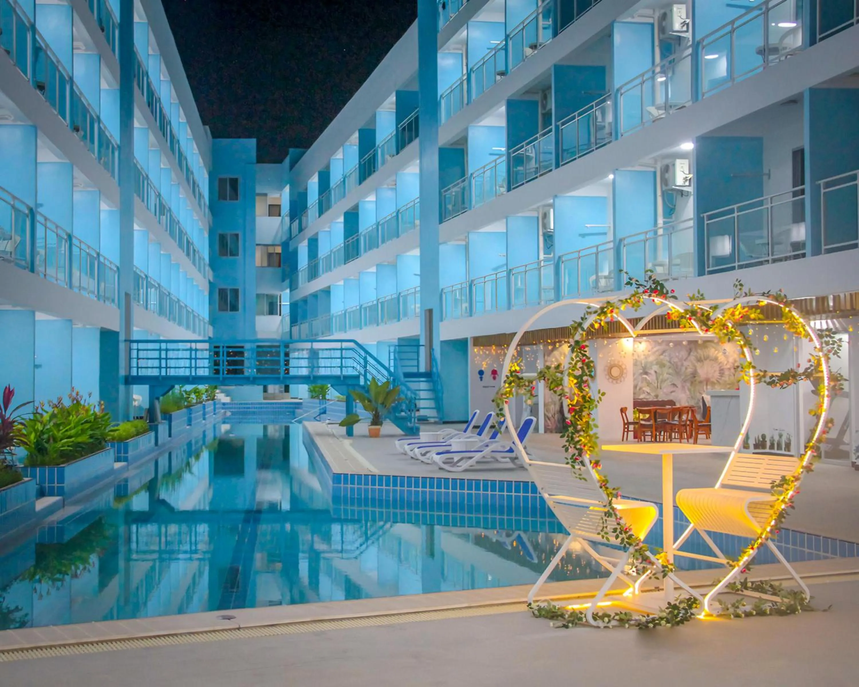 Swimming pool in Bohol Dolphin Bay Resort