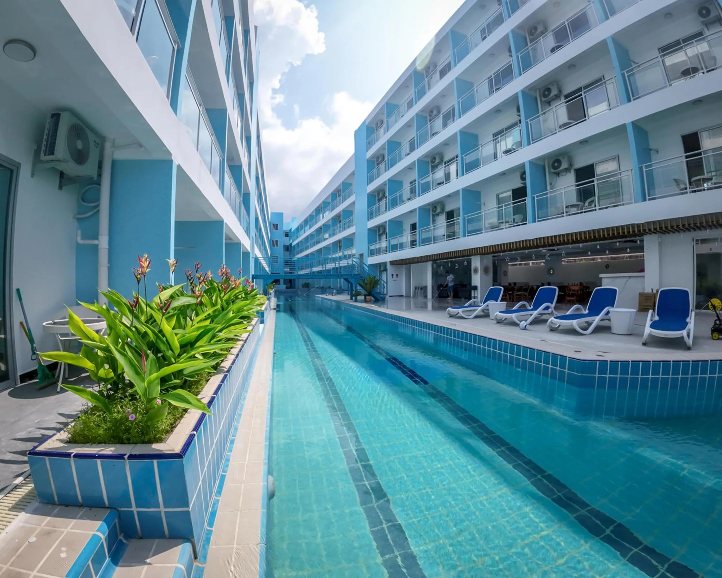 Swimming pool in Bohol Dolphin Bay Resort