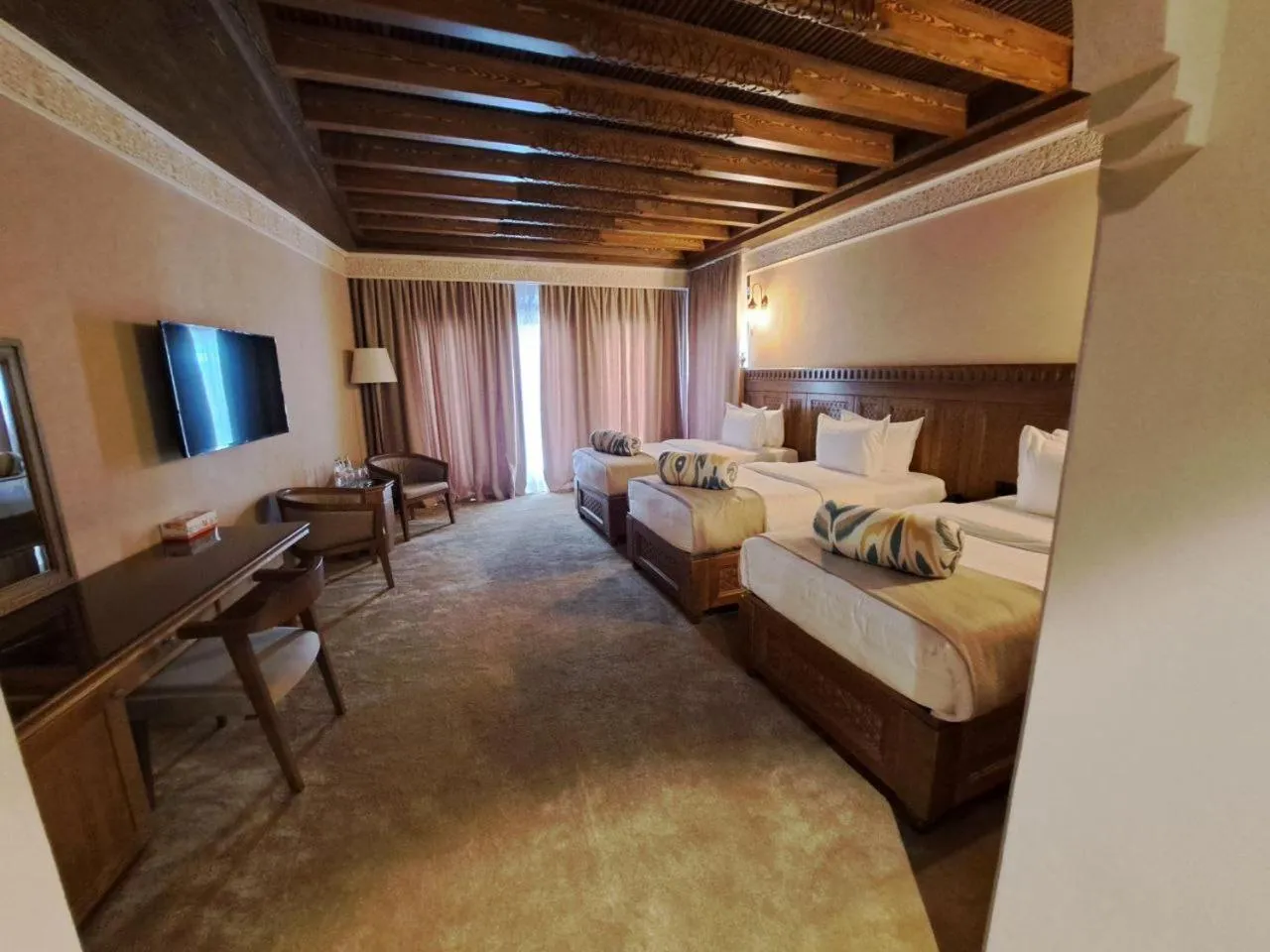 Photo of the whole room, Bed in Kosh Havuz boutique hotel