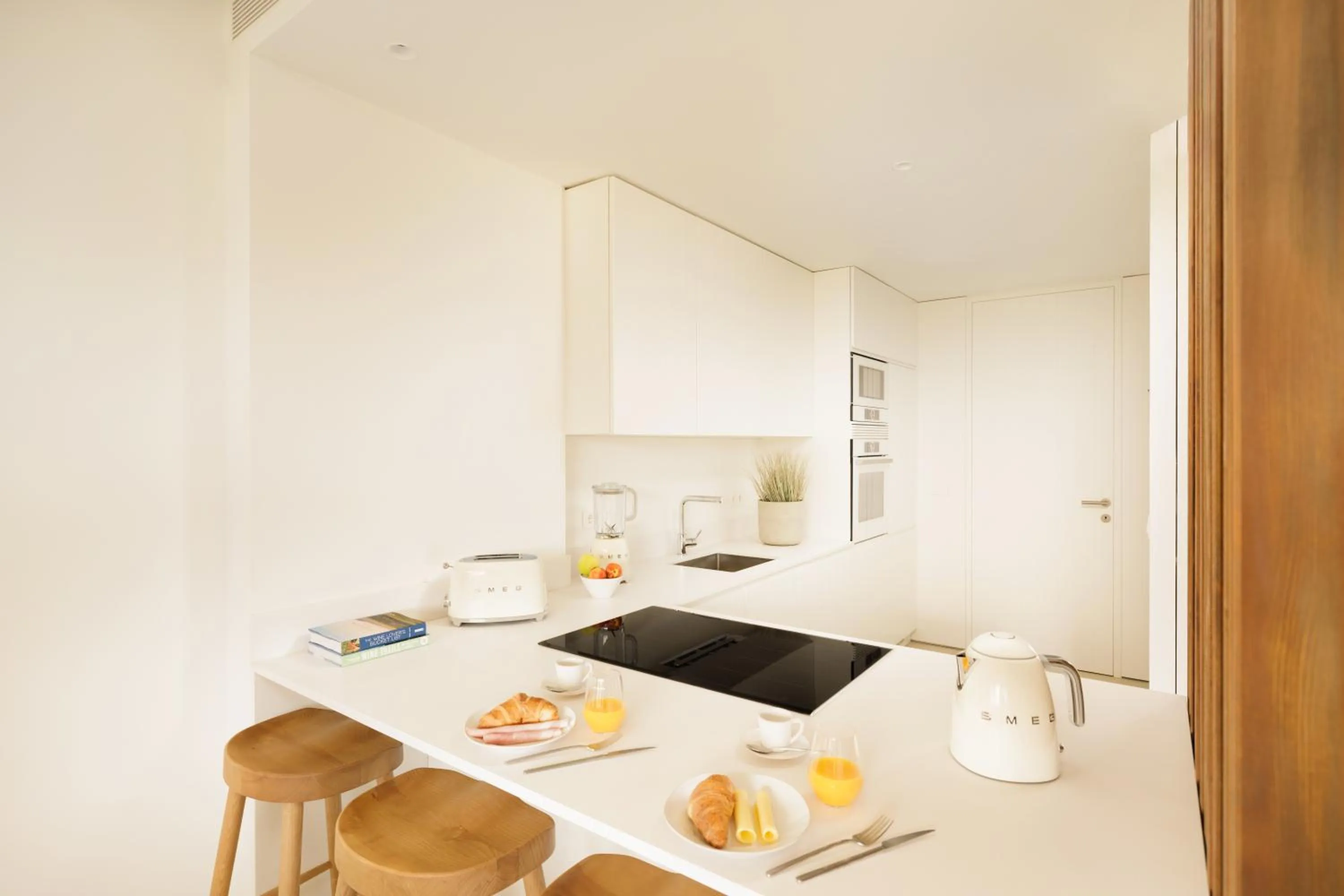 Dining area, Bed in Verdelago Resort