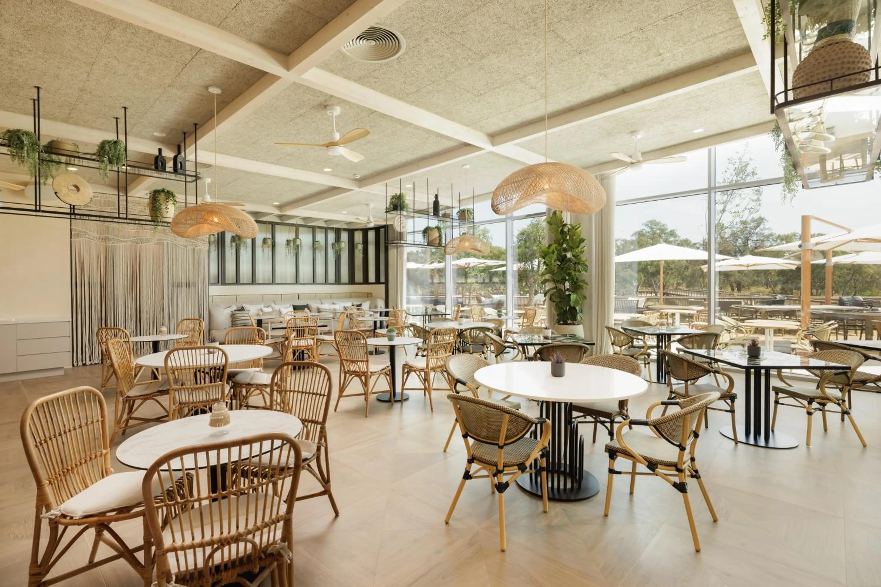 Restaurant/places to eat in Verdelago Resort