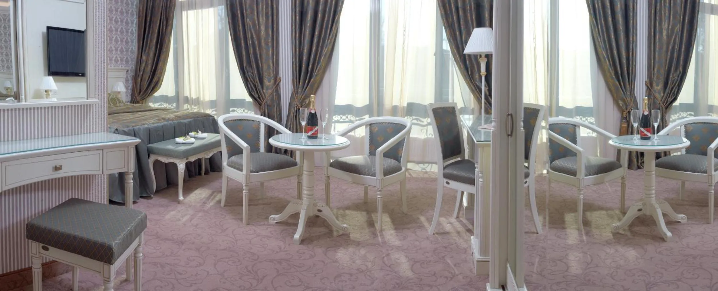 TV and multimedia in Savoy Hotel