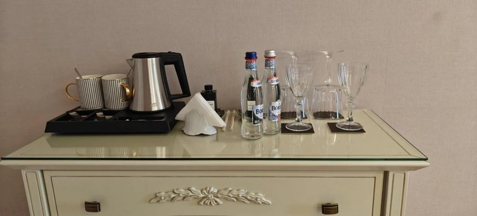 Coffee/tea facilities in Savoy Hotel