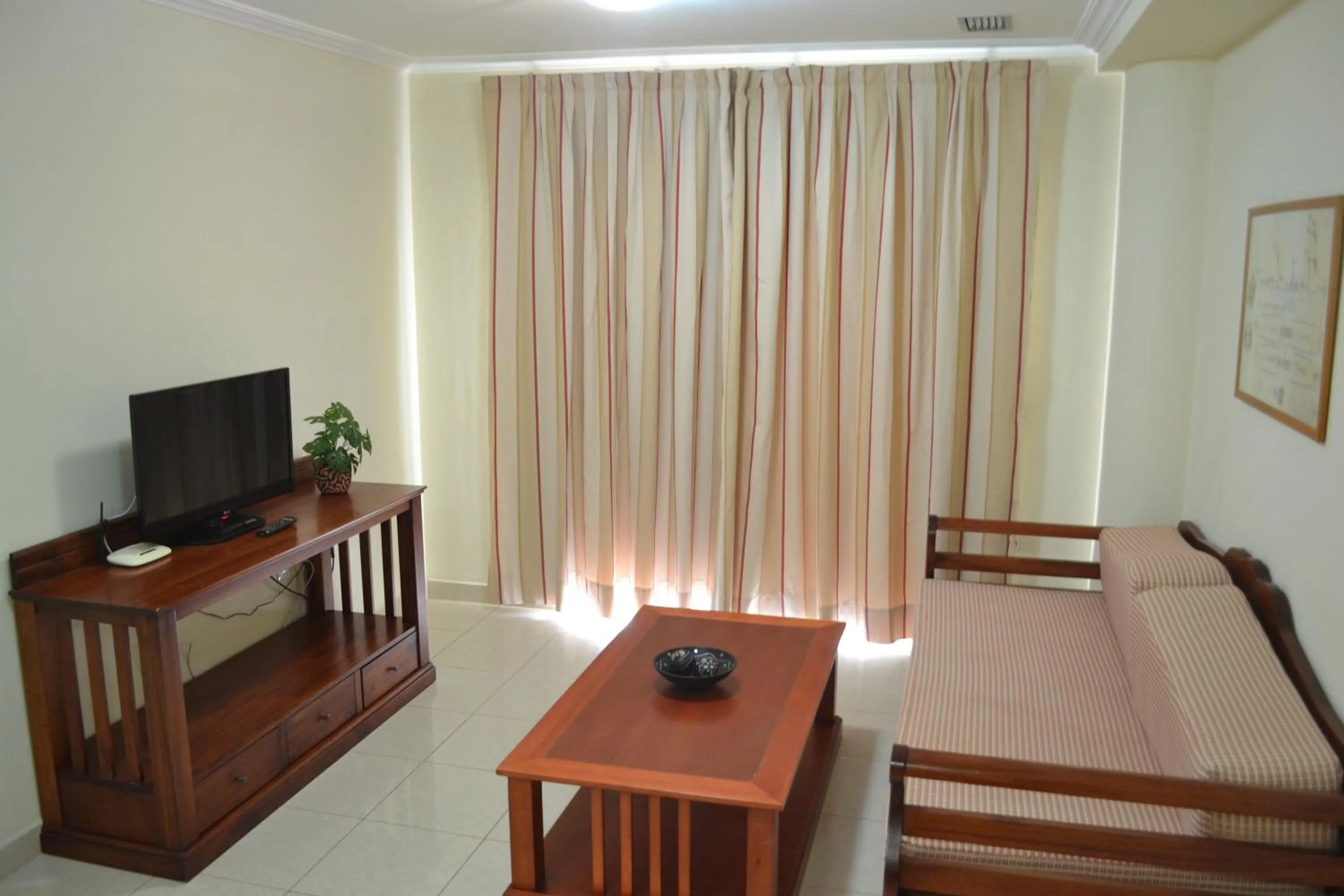 Living room, Bed in Apartamentos Garden Atlantis en Club Atlantis