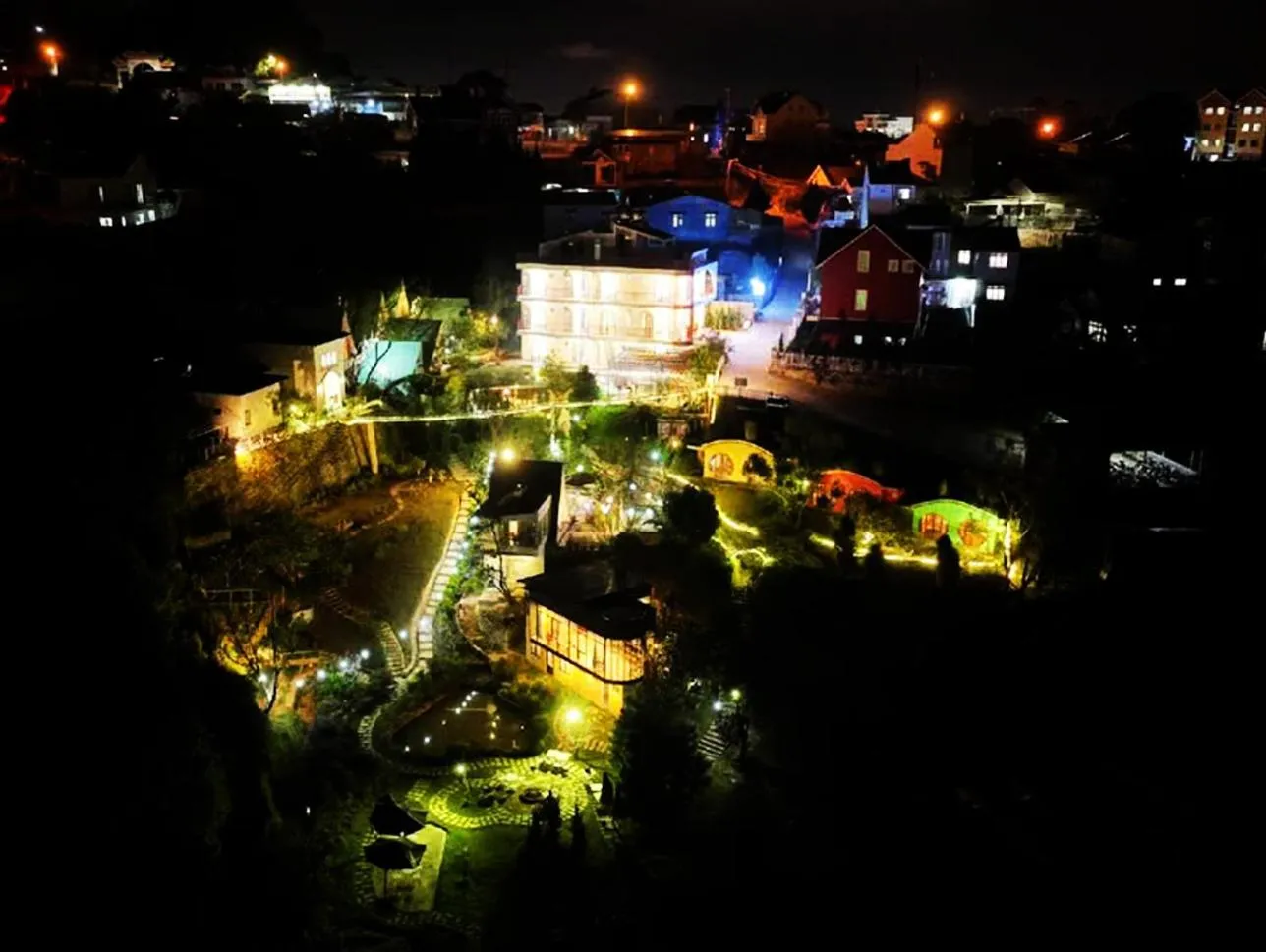 Night in Otel Hotel Dalat