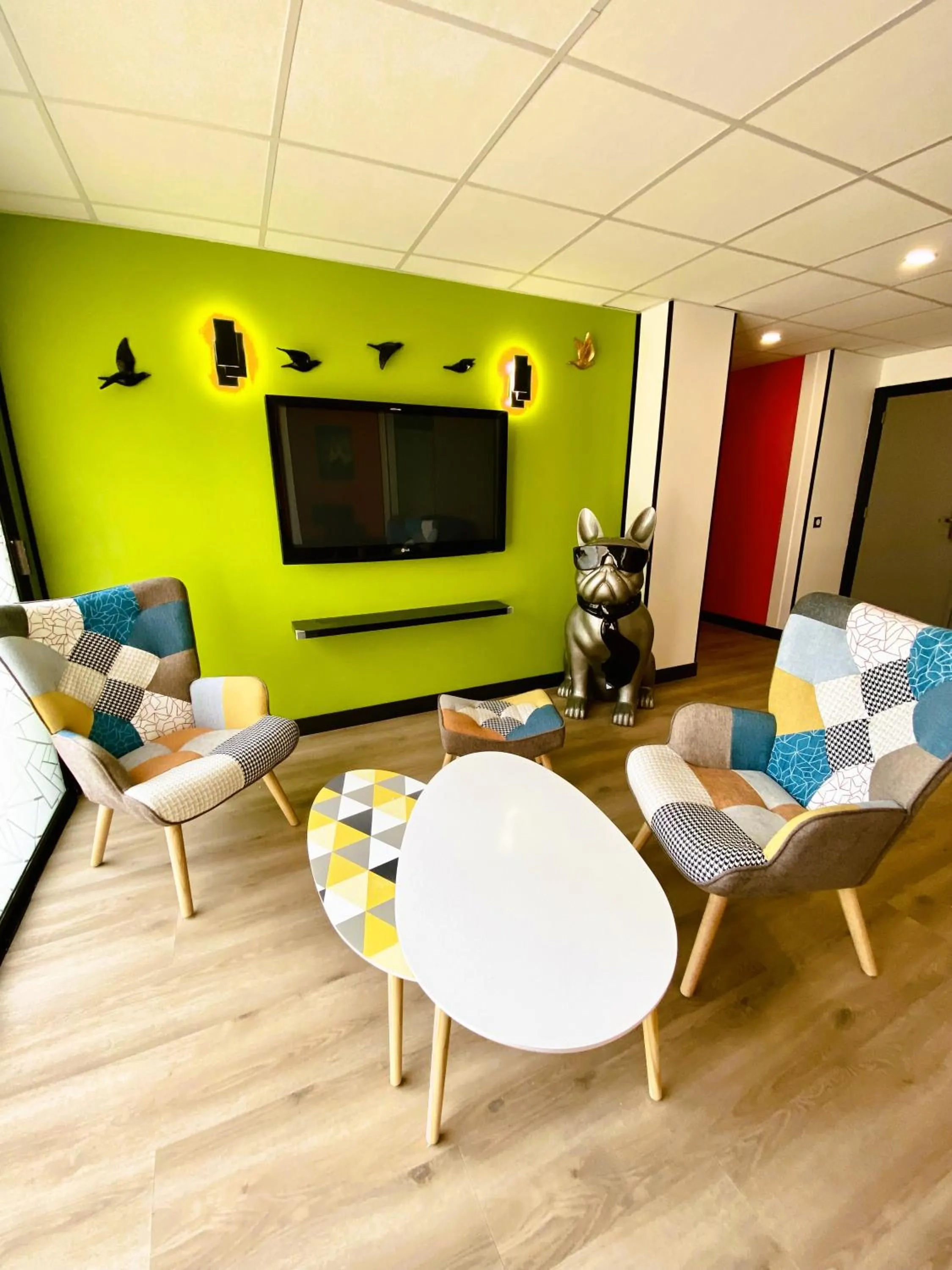 Communal lounge/ TV room in Urban Style Cannes Mouans-Sartoux