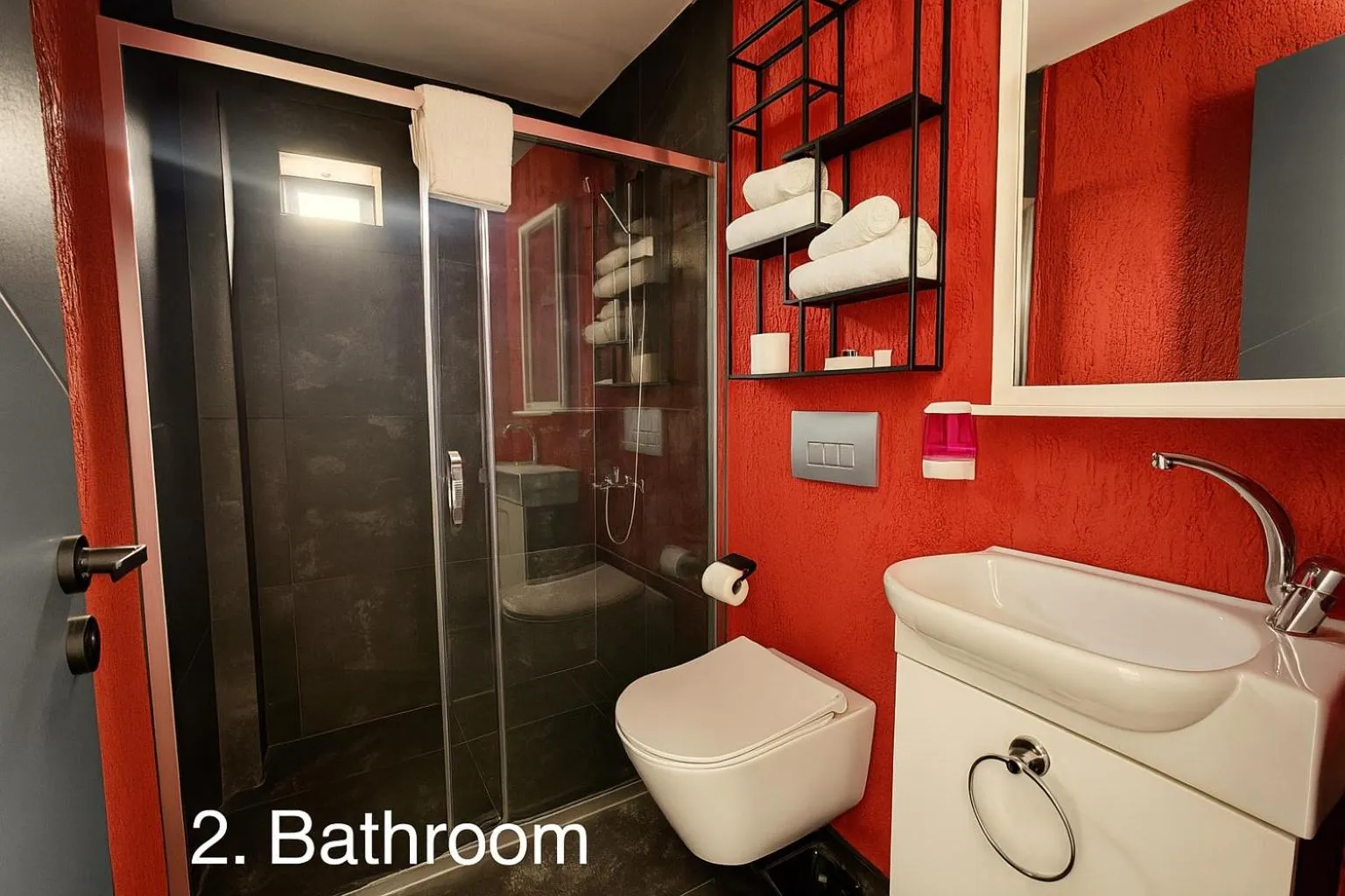 Shower in Wolf Of The City Hotel & Spa