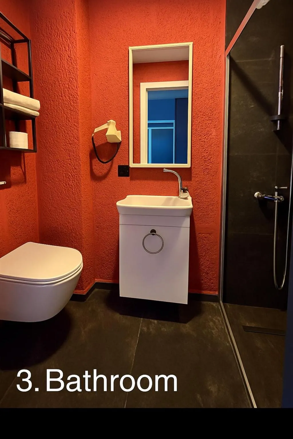 Shower in Wolf Of The City Hotel & Spa