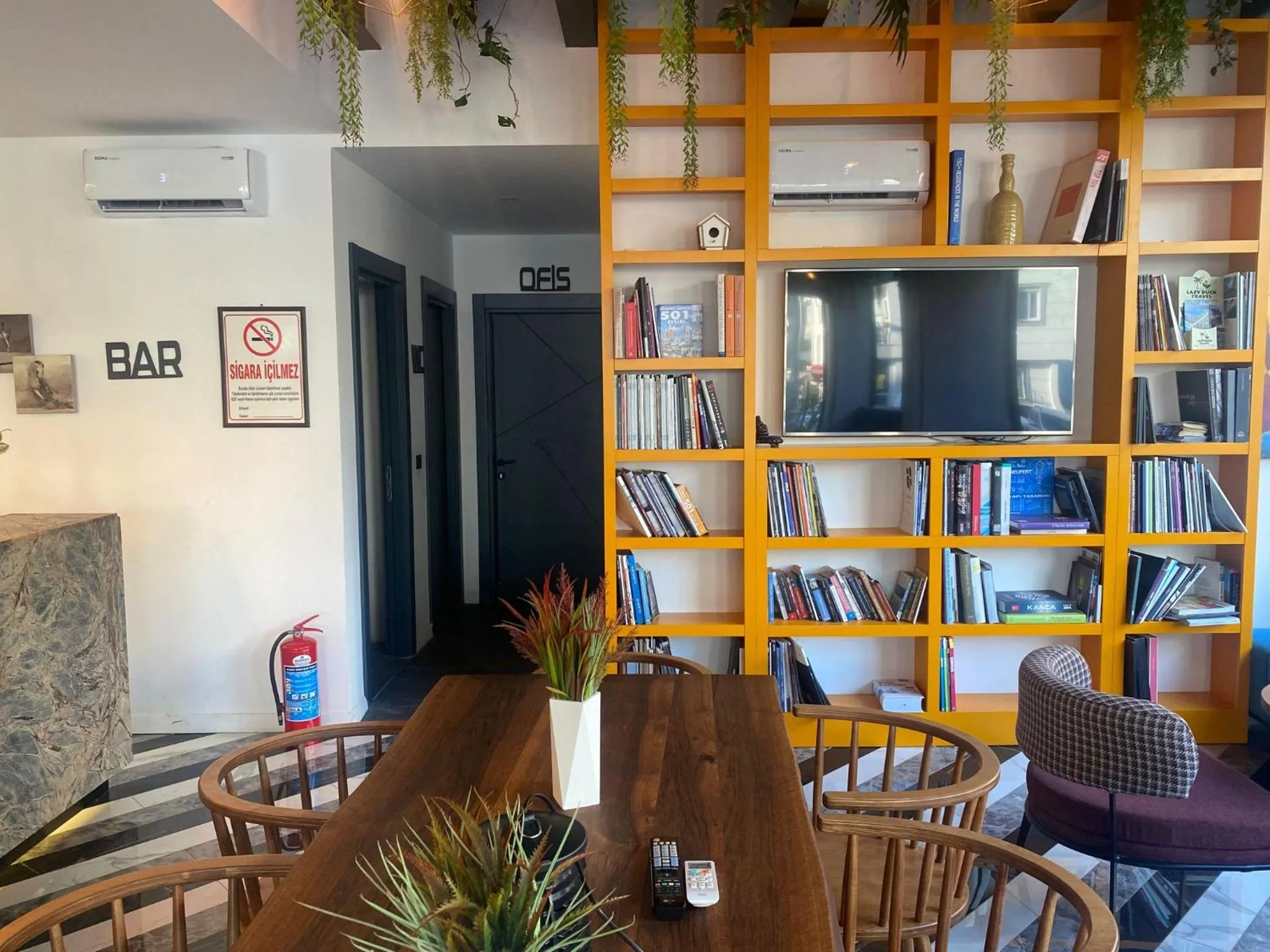 Library in Wolf Of The City Hotel & Spa