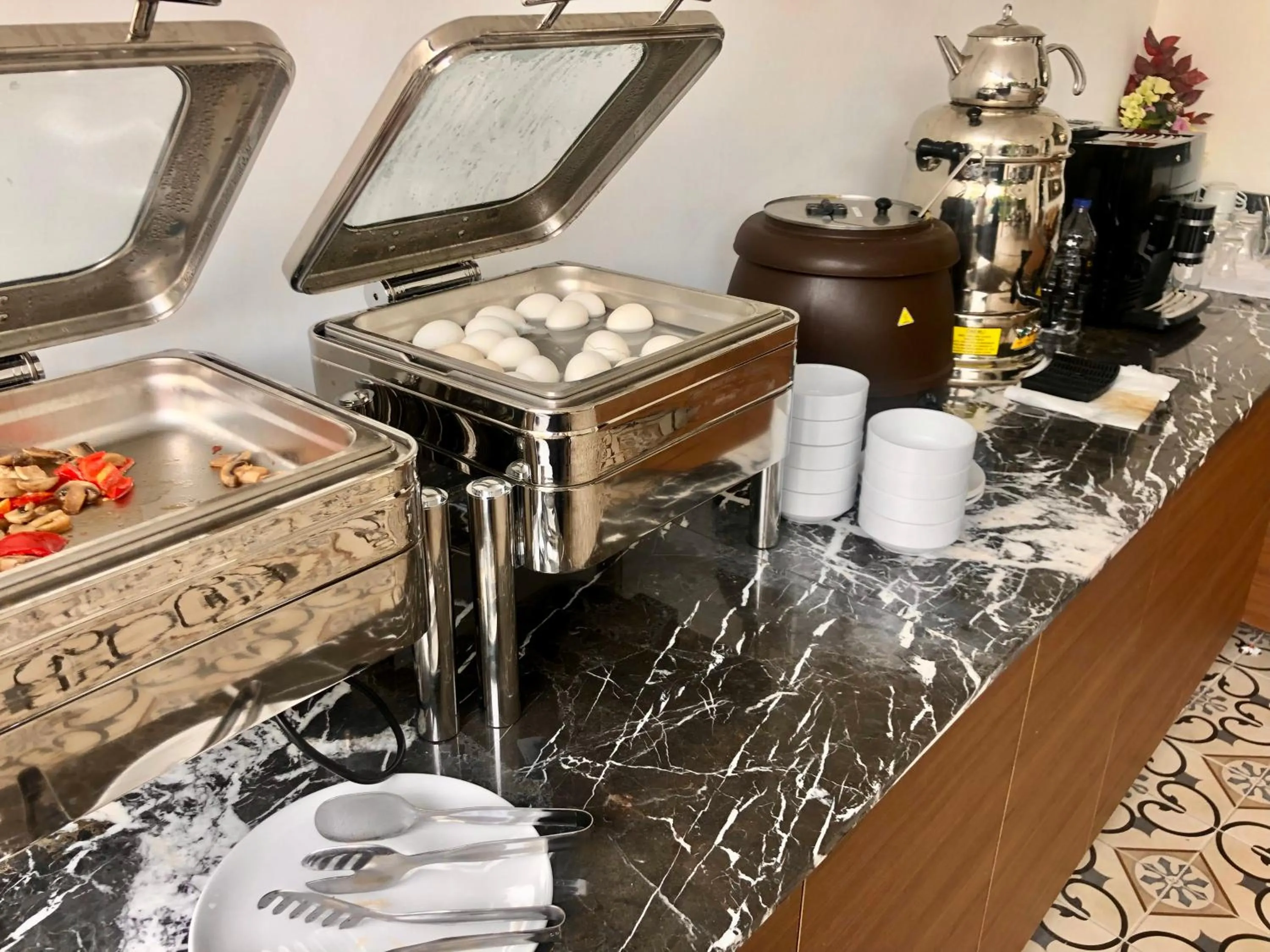 Kitchen or kitchenette in Wolf Of The City Hotel & Spa