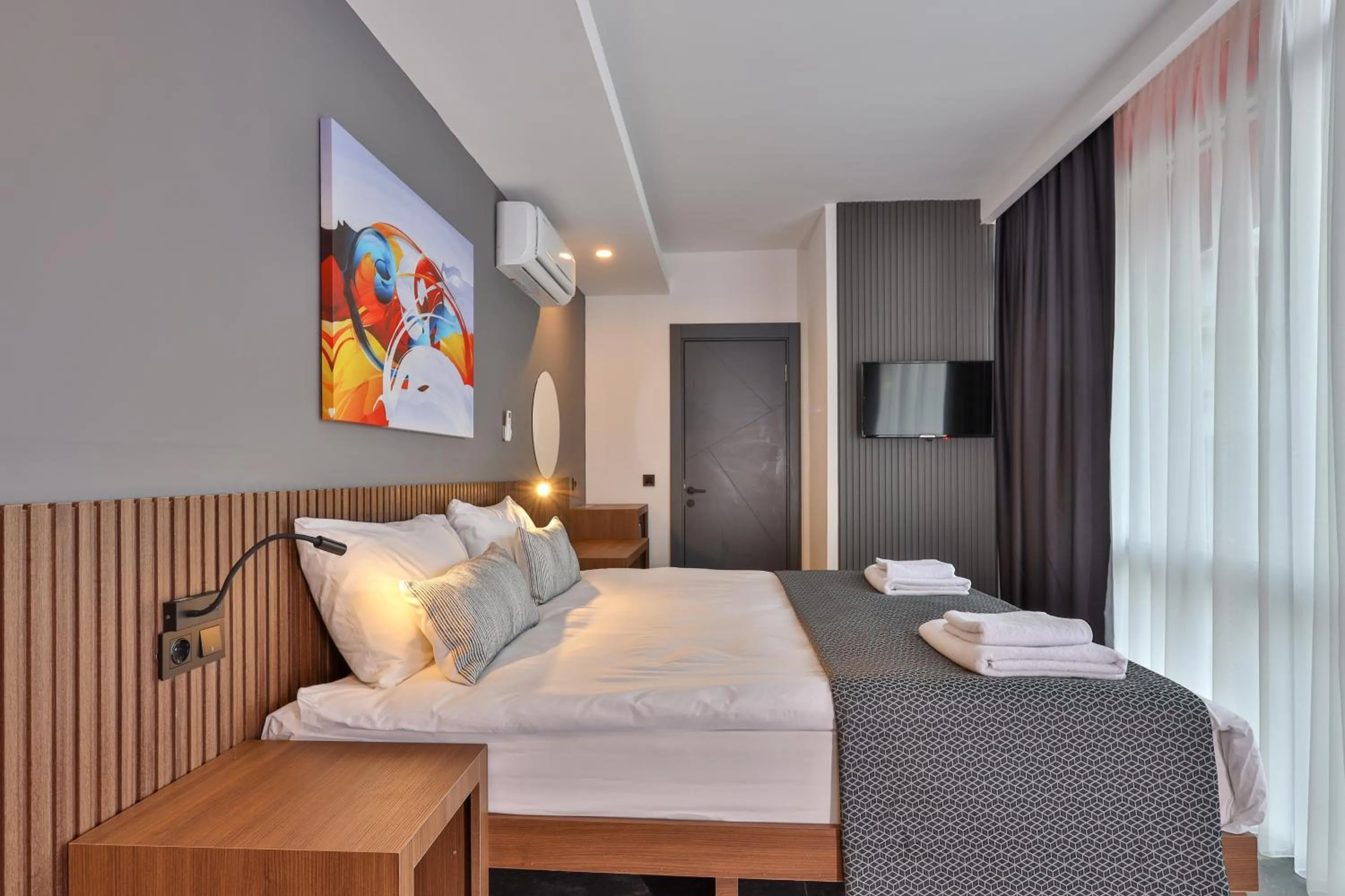 Bed in Wolf Of The City Hotel & Spa