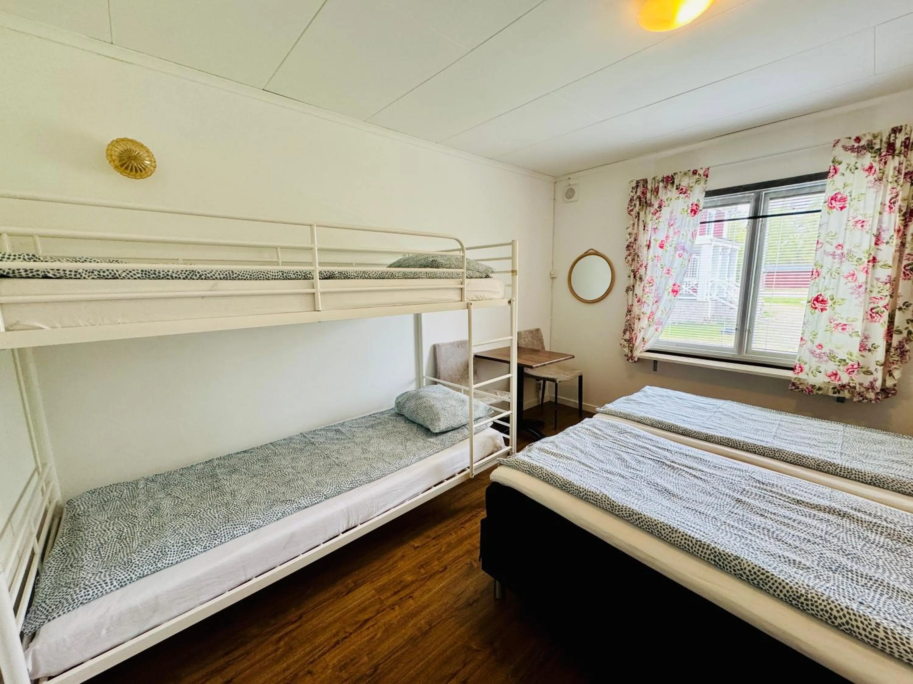 Bed in Hässlebogården Turist & Konferens