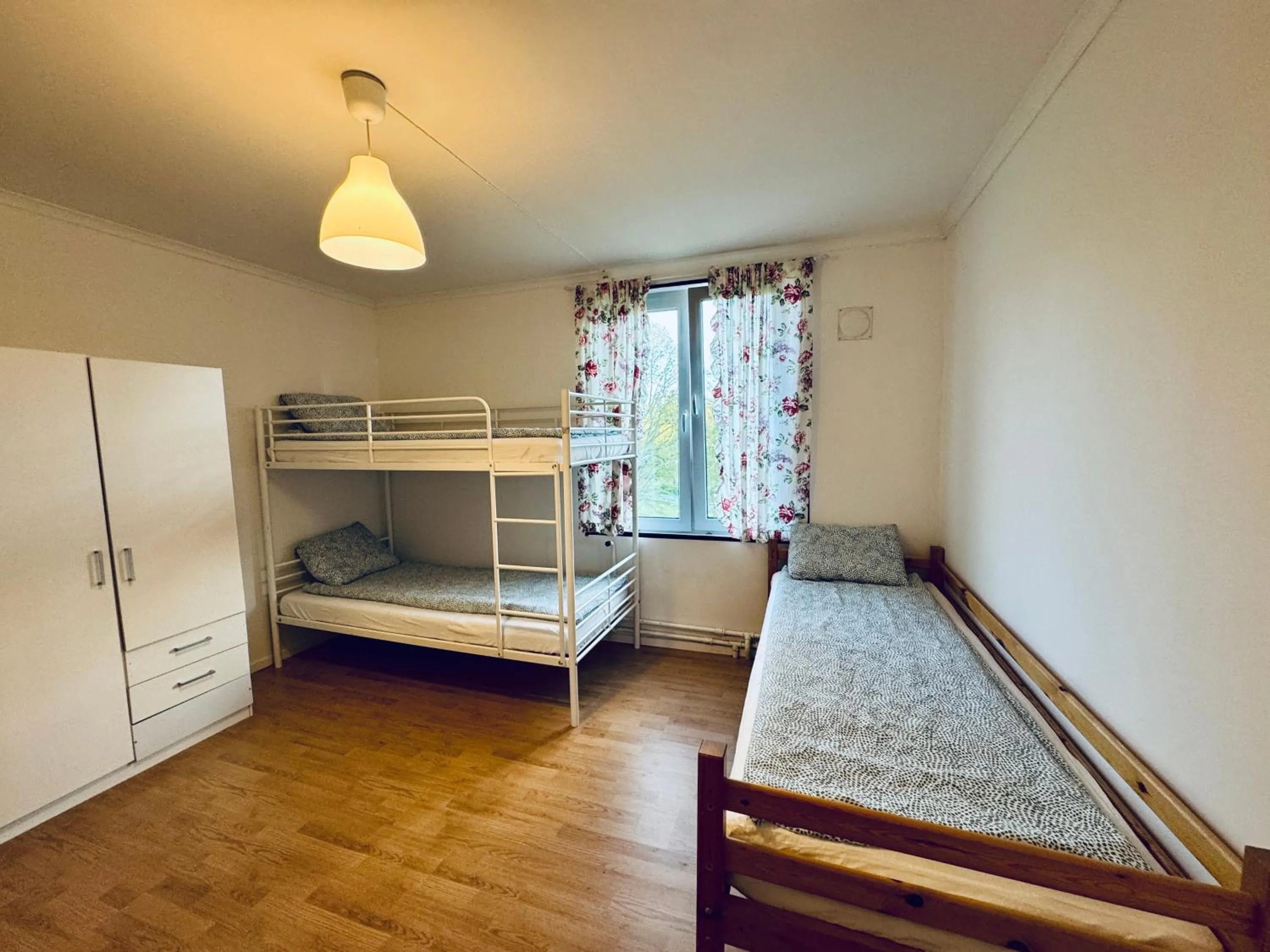 Bed in Hässlebogården Turist & Konferens