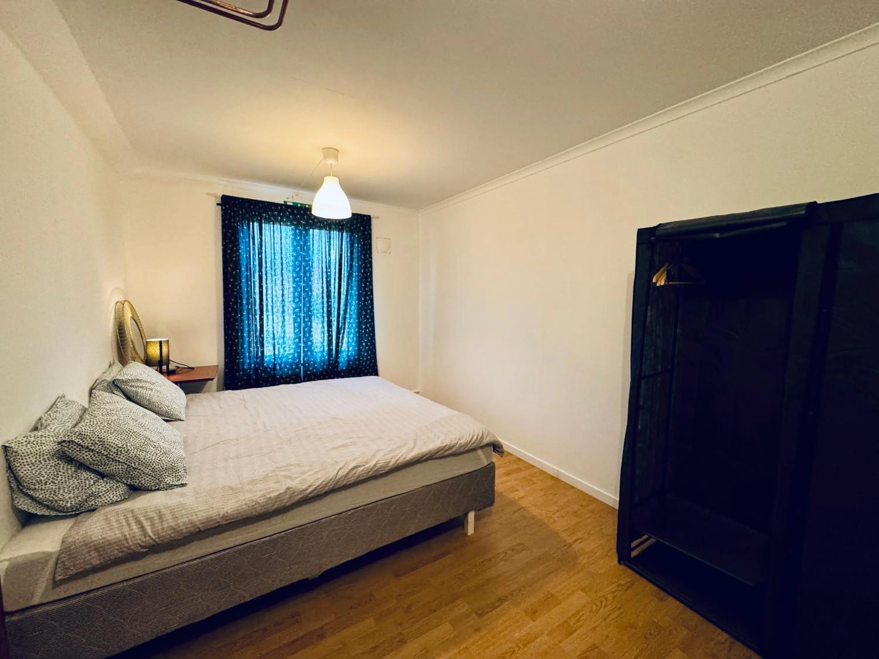 Bed in Hässlebogården Turist & Konferens