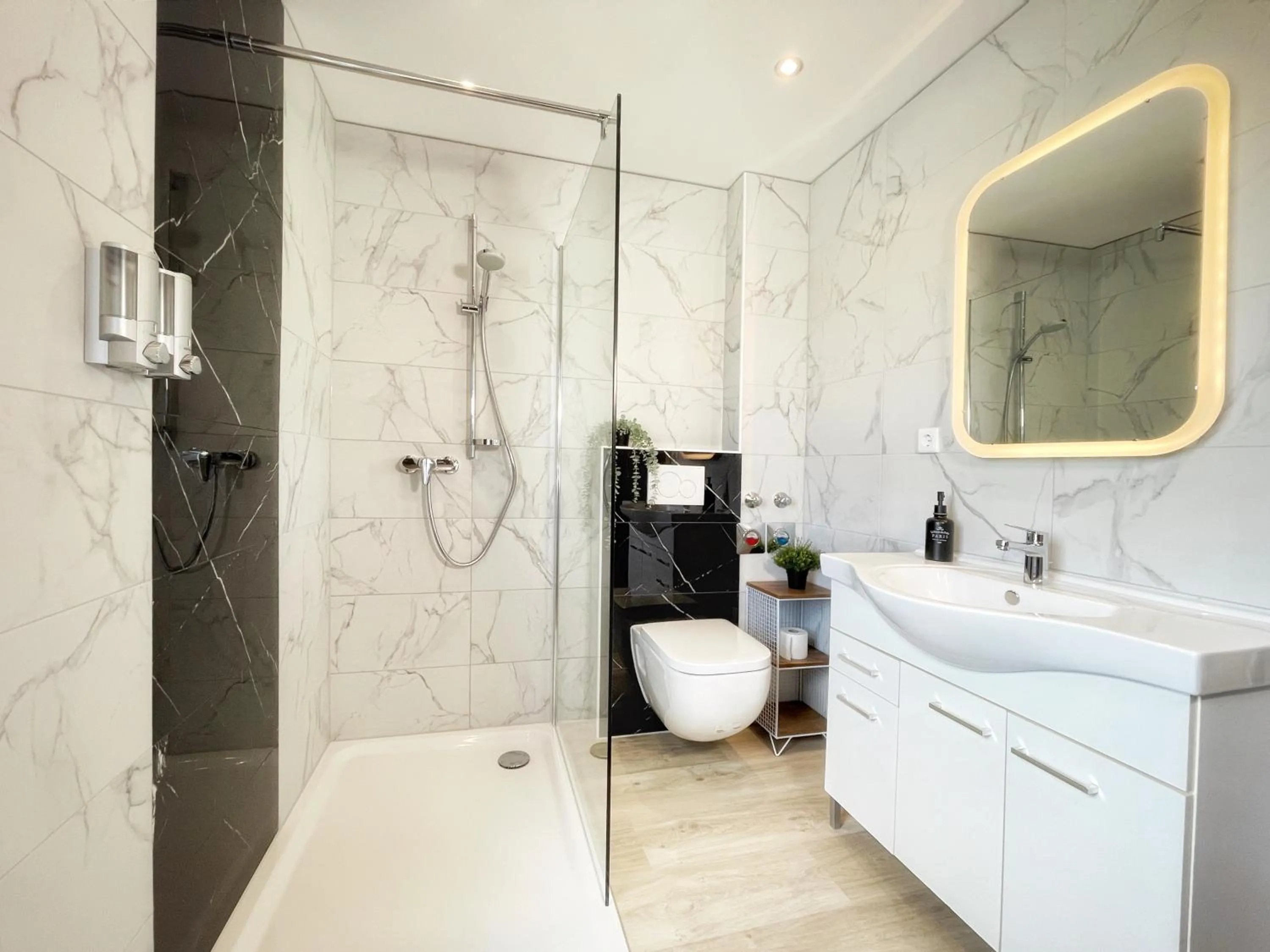 Shower in Pension Zur Mühle