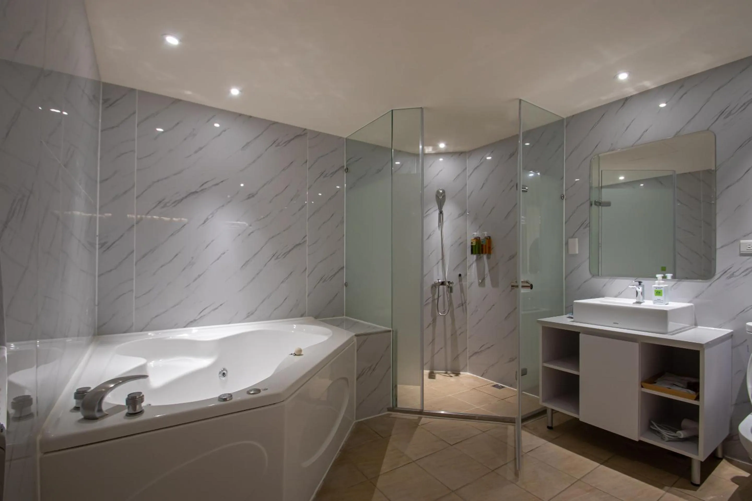 Toilet in 168 Motel-Zhongli