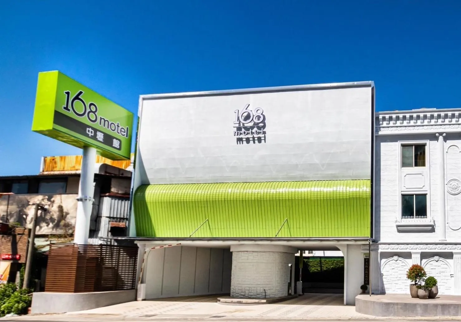 Property building in 168 Motel-Zhongli