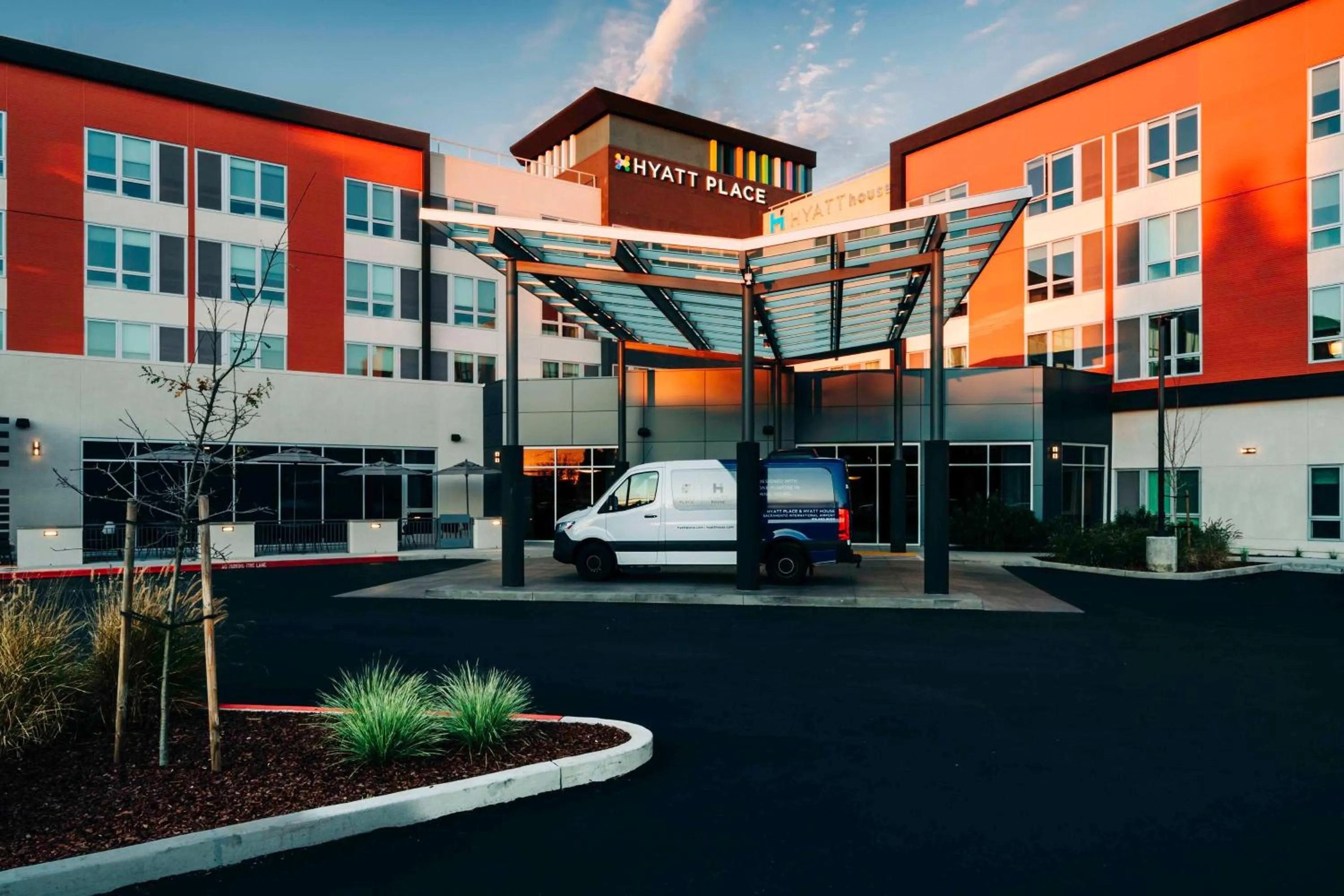 Property building in Hyatt House Sacramento Airport - Natomas