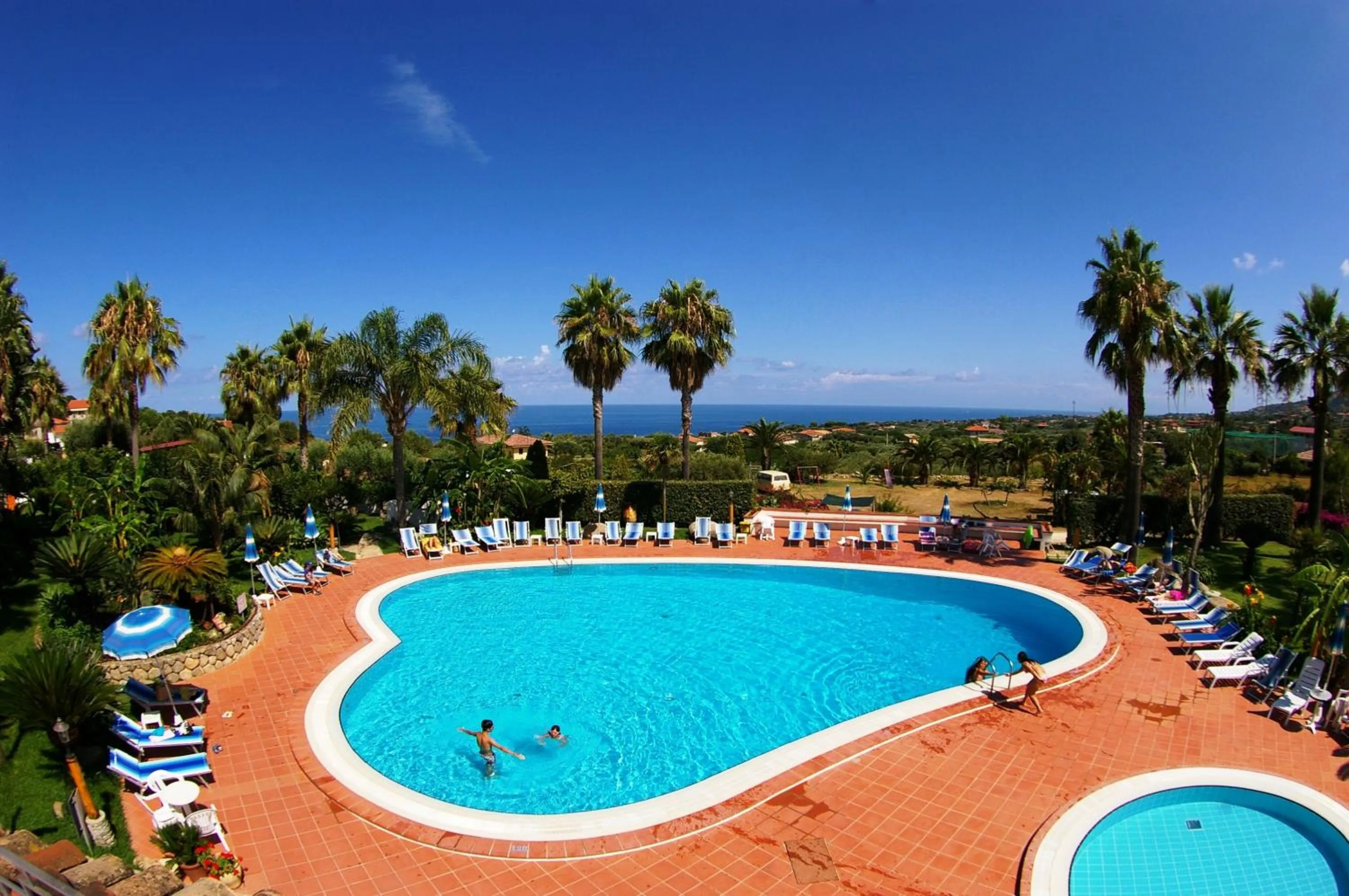 Swimming pool in Hotel Residence Costa Azzurra