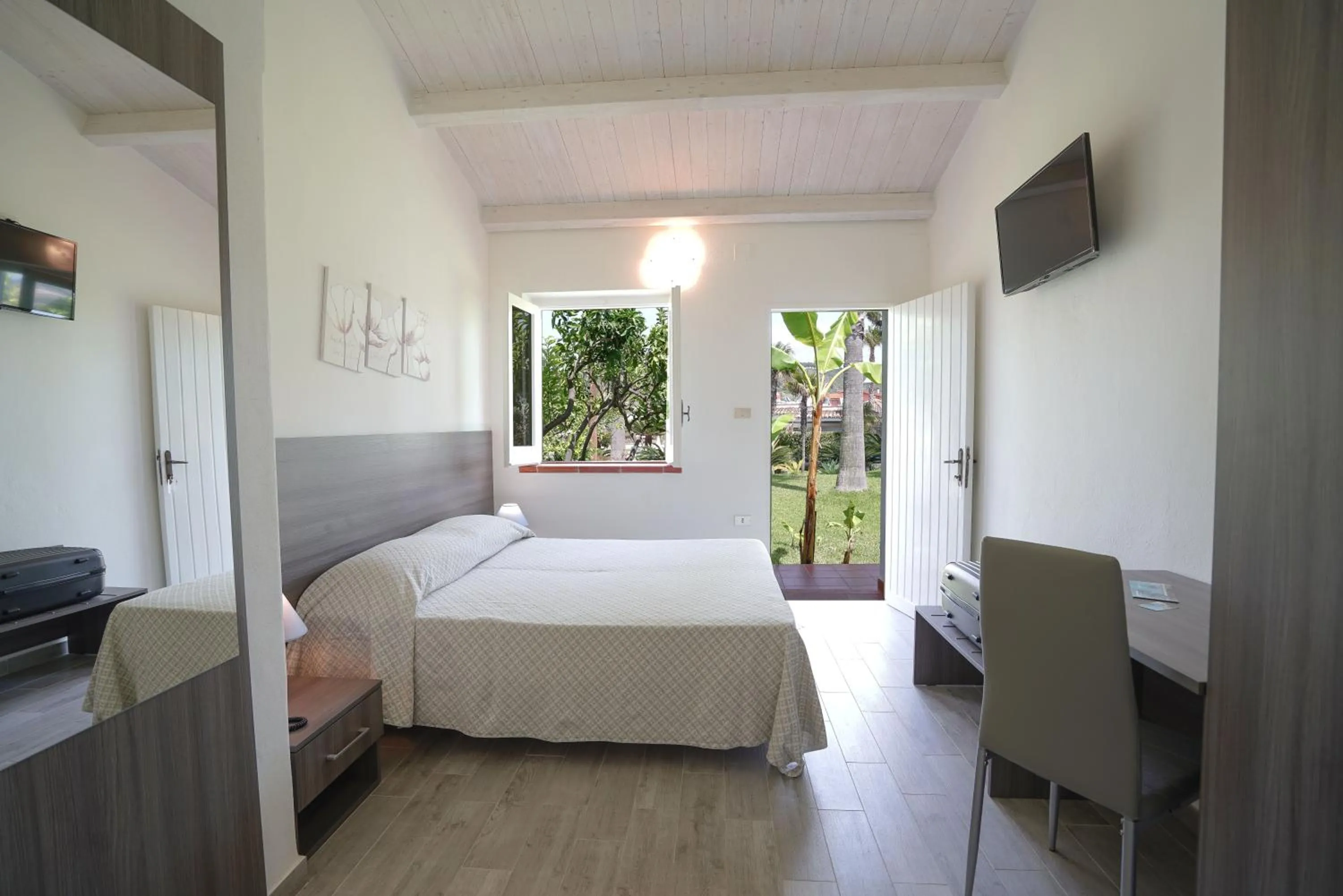 Bed in Hotel Residence Costa Azzurra