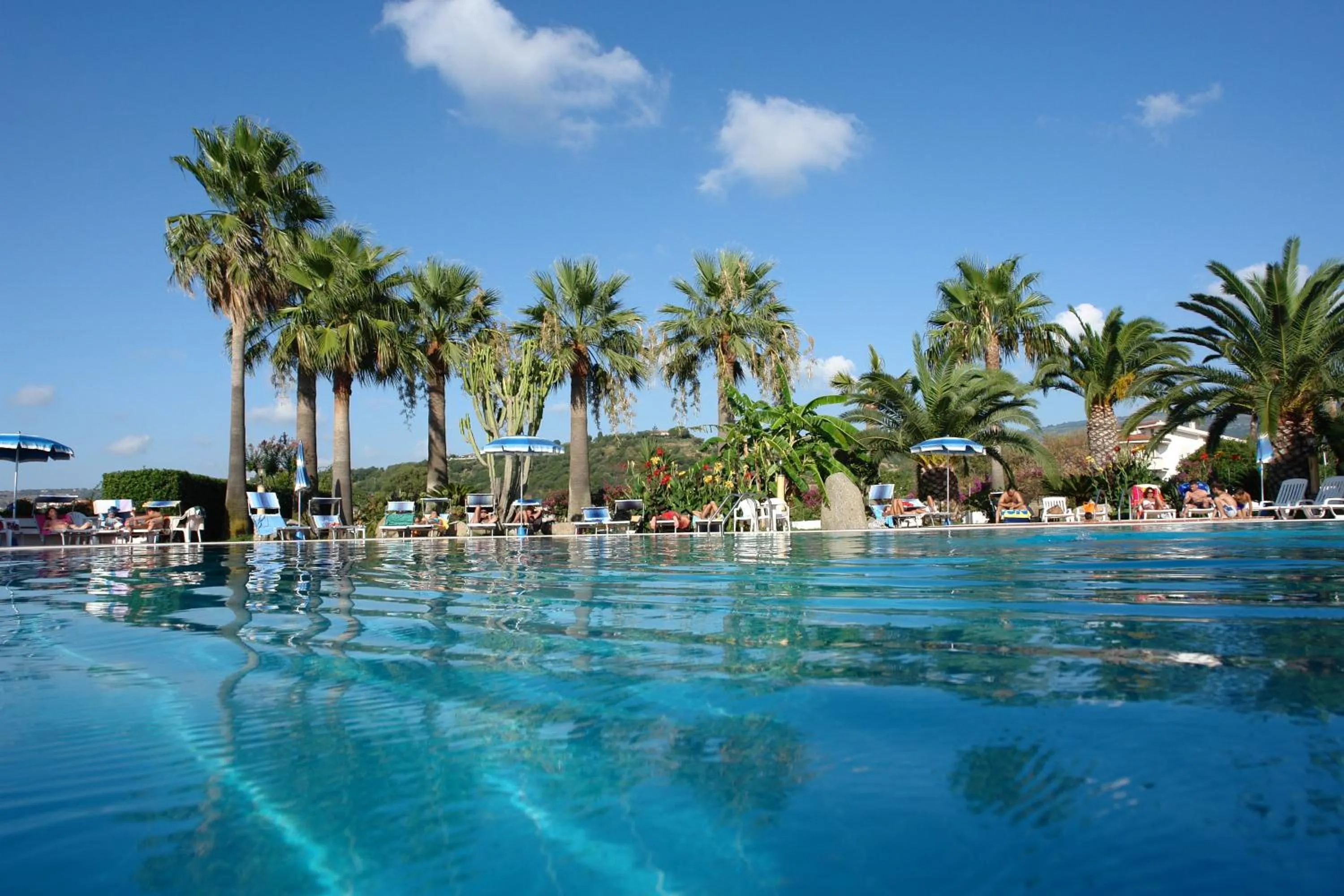 Swimming pool in Hotel Residence Costa Azzurra