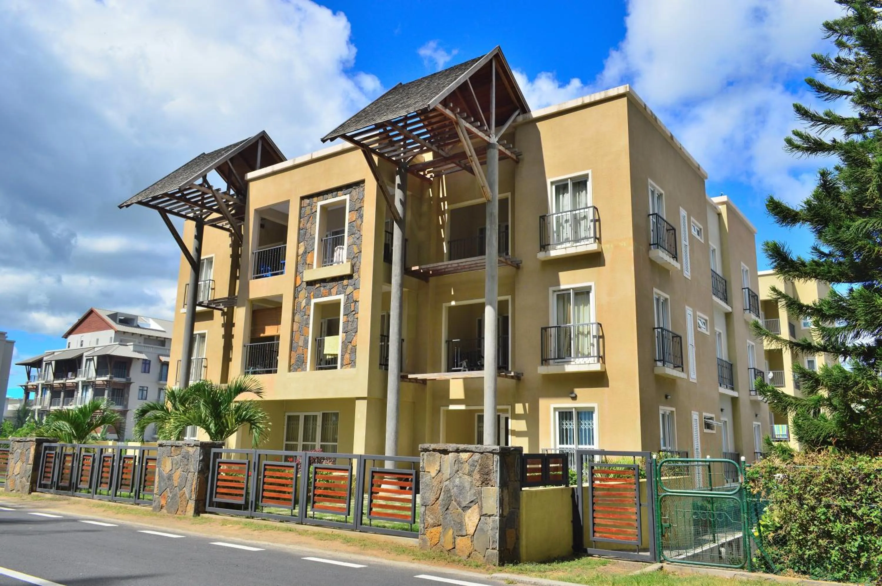 Facade/entrance in Paradya Beach Apartments