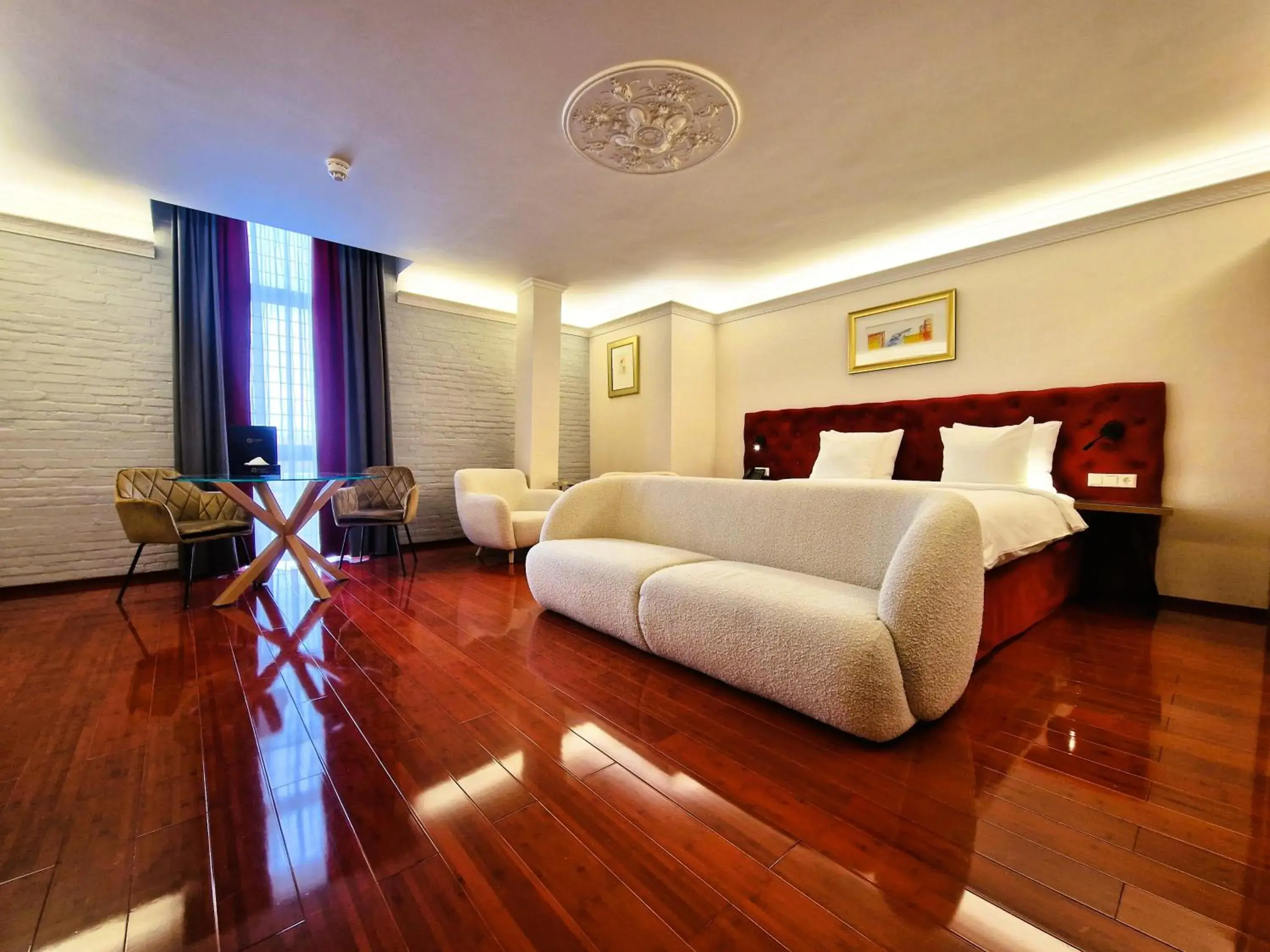 Balkissoon Suite in Chassé Hotel Residency Balkissoon Suite in Chassé Hotel Residency