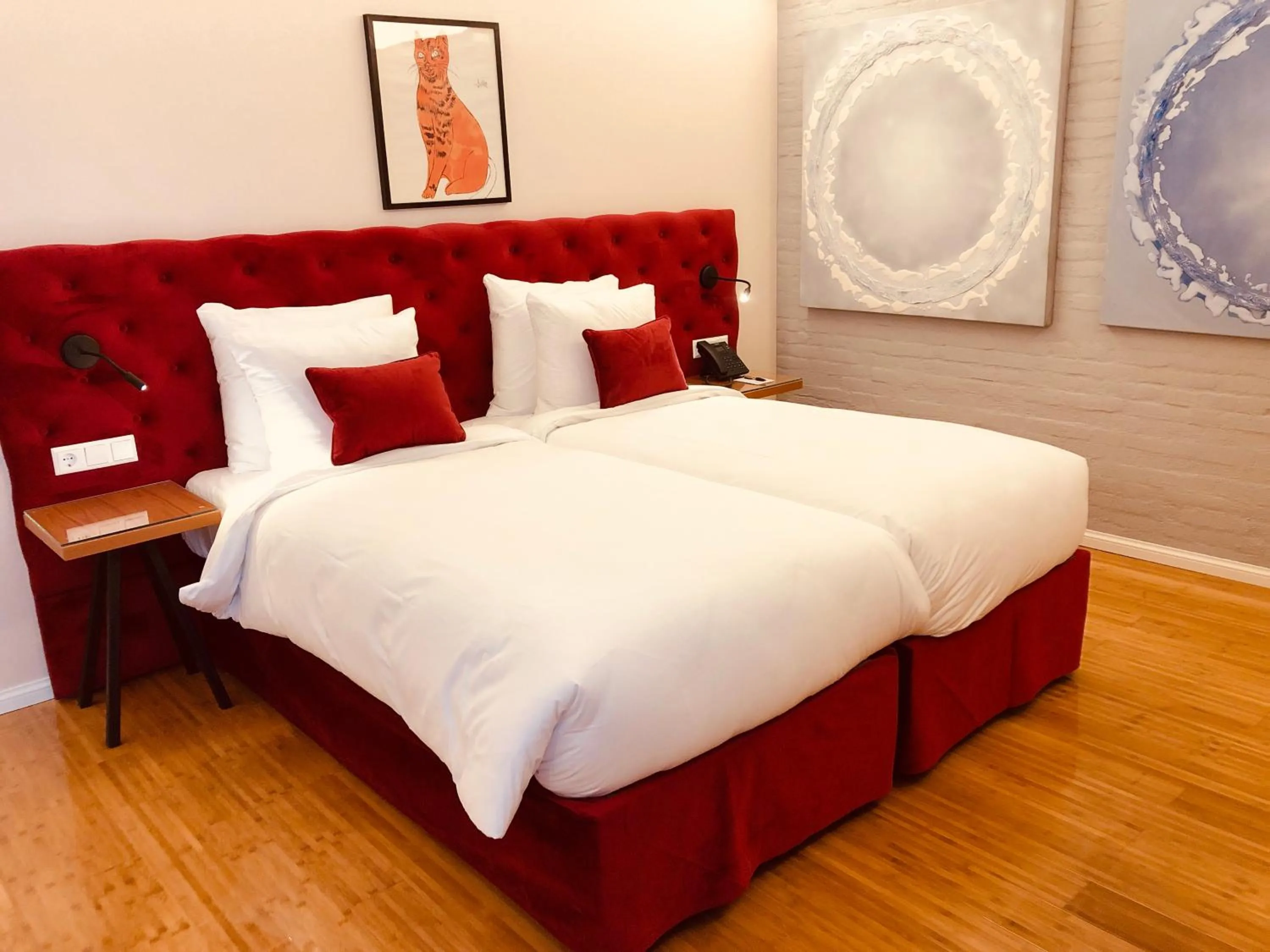 Photo of the whole room, Bed in Chasse Residency Hotel