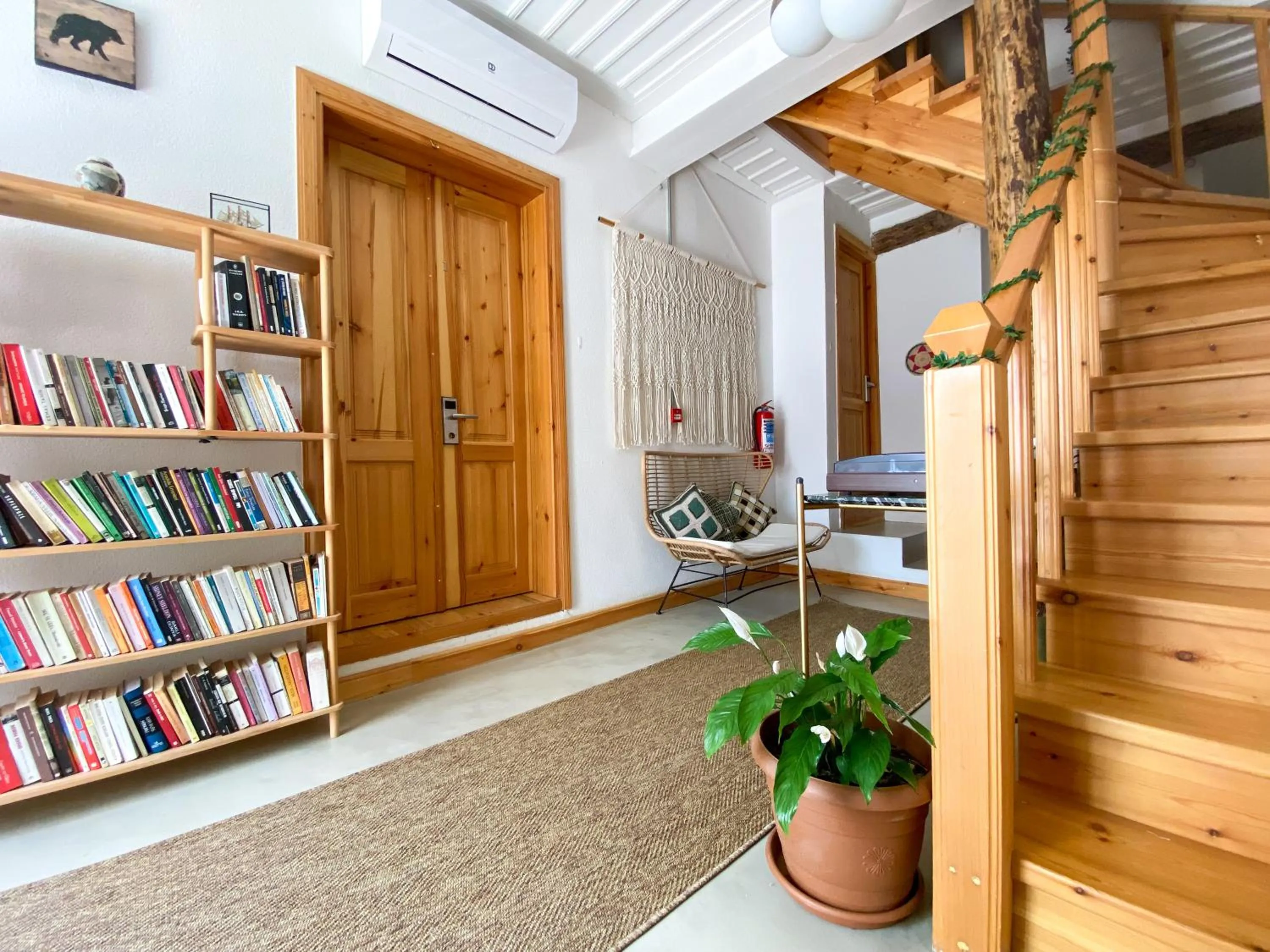 Library in Cunda ILIOS