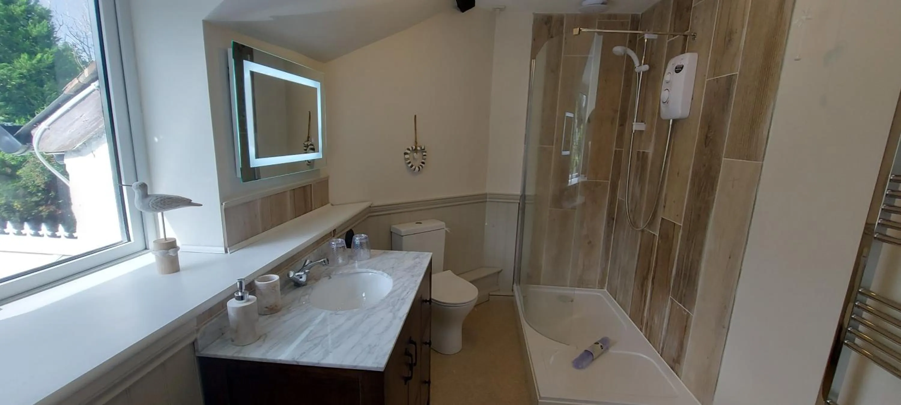 Shower in Glyn Isa Country House luxury self catering accommodation