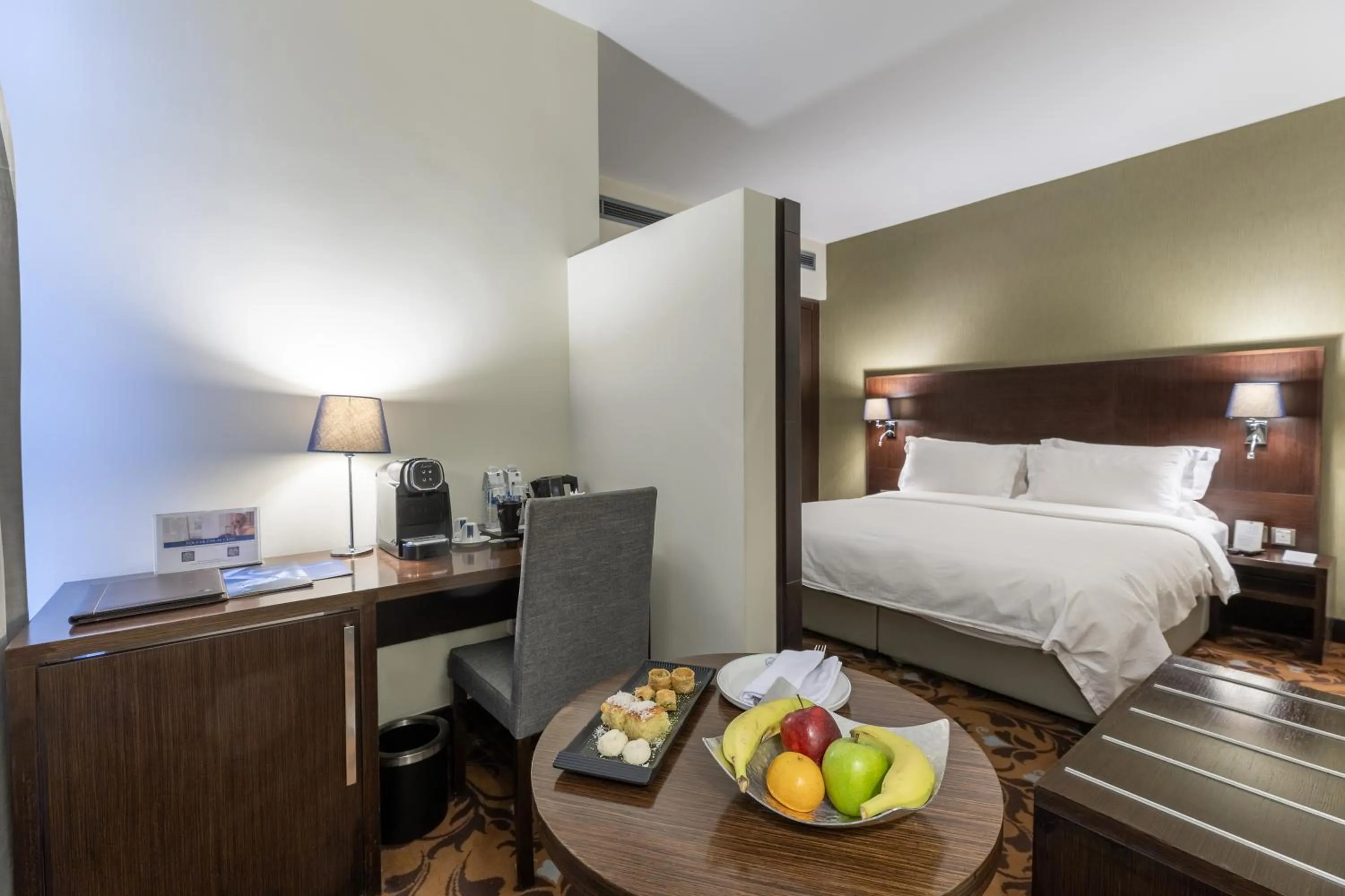 Coffee/tea facilities, Bed in Babylon Rotana Hotel