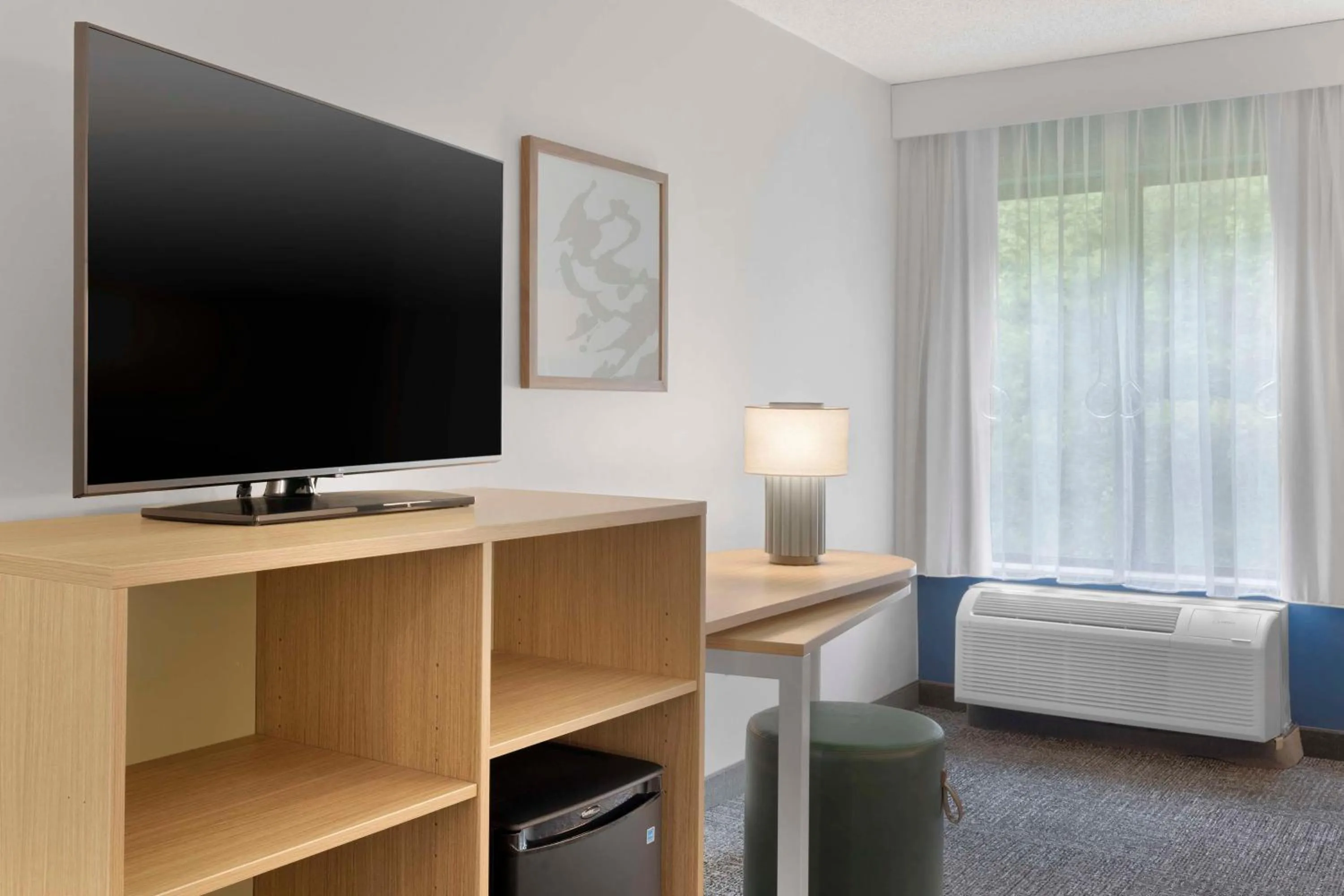 Photo of the whole room in Garland Inn