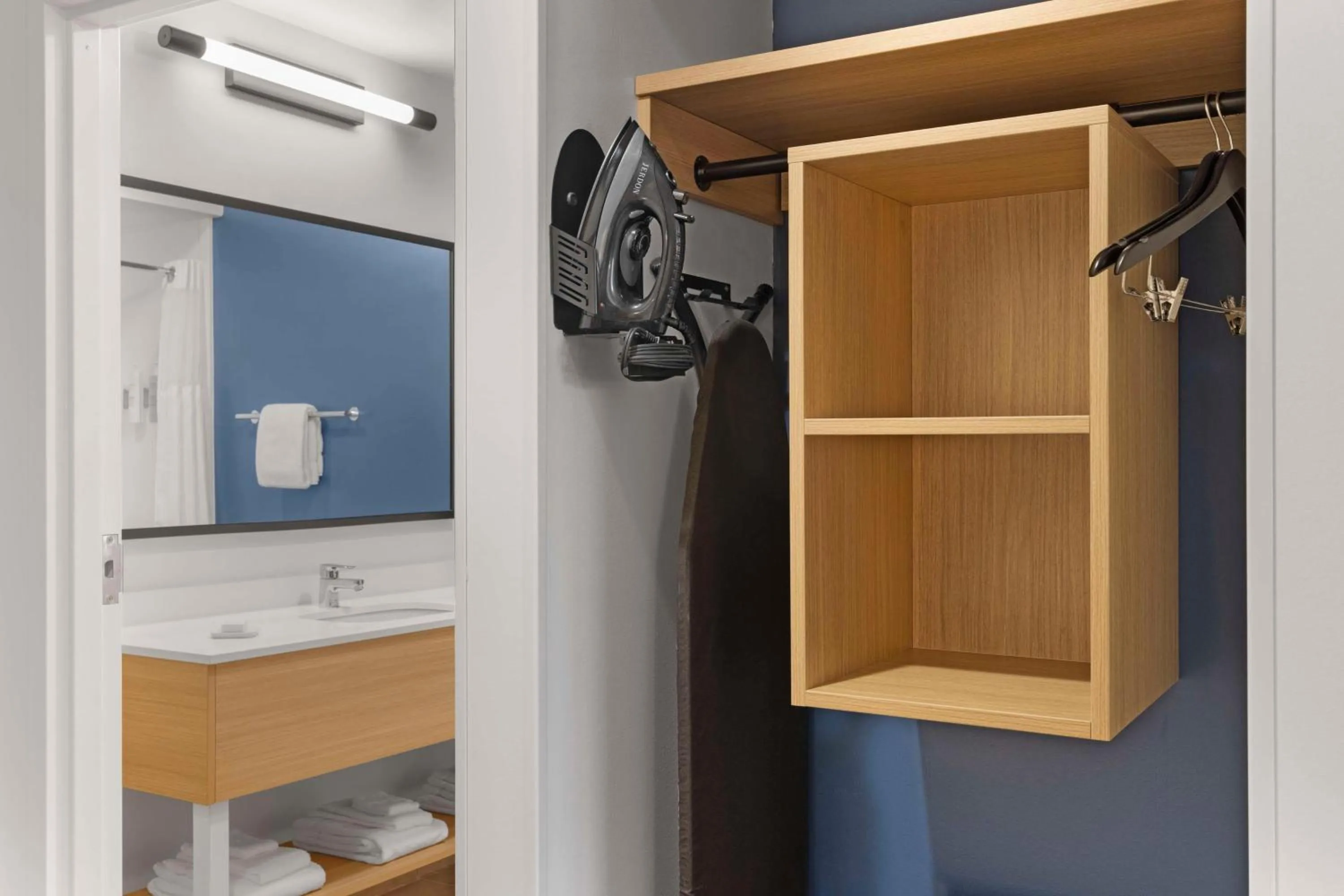 Photo of the whole room in Garland Inn